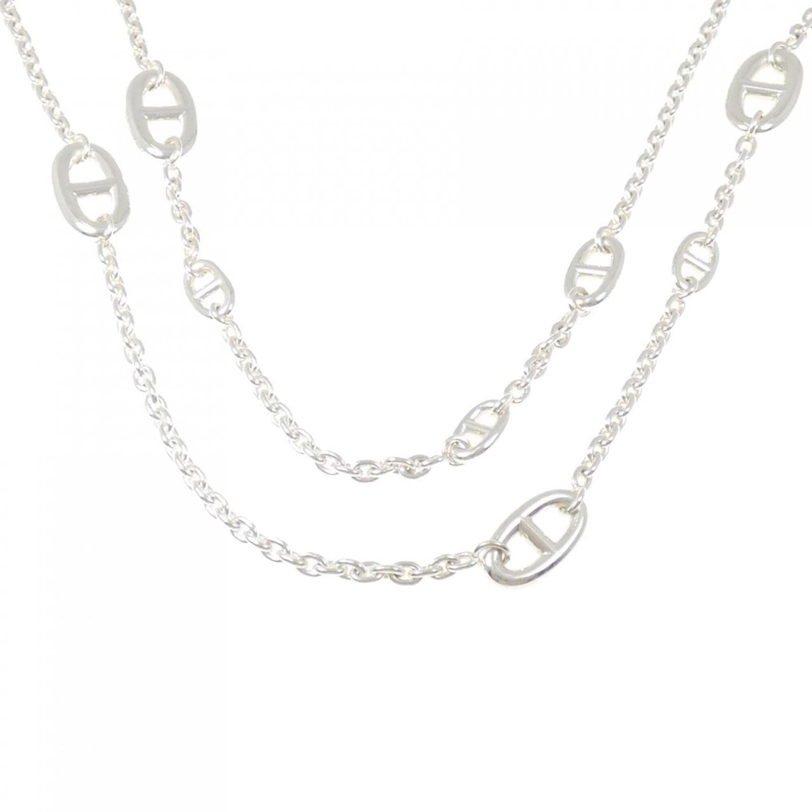 HERMES Silver 925: HERMES Silver 925 Silver 925 from Hermes, a high-quality necklace with a 117 cm circumference, gently used with minor signs of wear. The necklace bears a signature and is made from durable silver 925