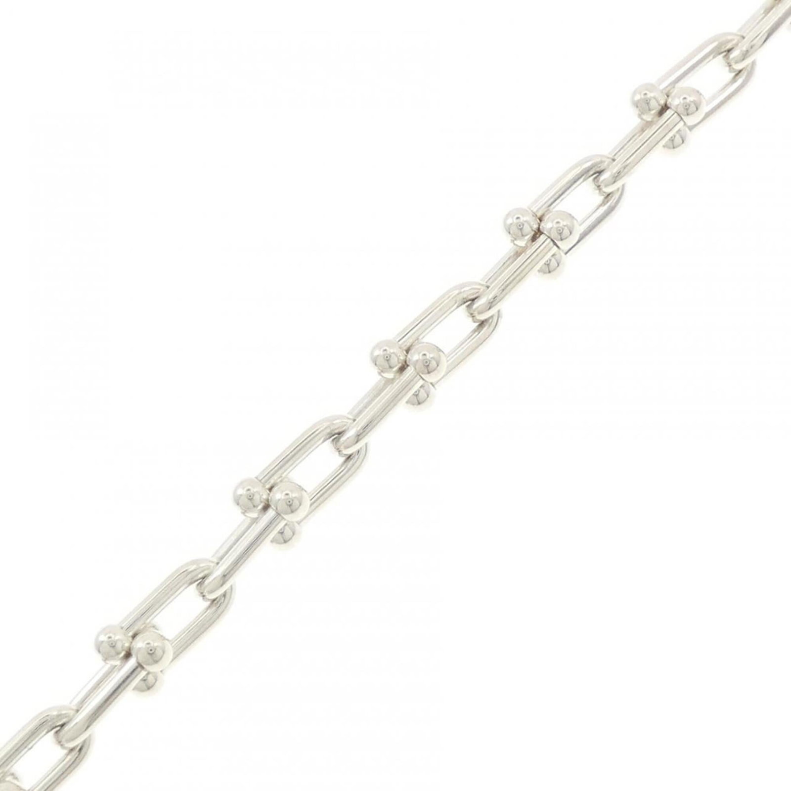 TIFFANY Charm Bracelet Silver 925: TIFFANY Charm Bracelet Silver 925 Silver 925 charm bracelet from Tiffany, featuring a delicate 17.5cm length, gently used with minor signs of wear, including small scratches or light marks. The item
