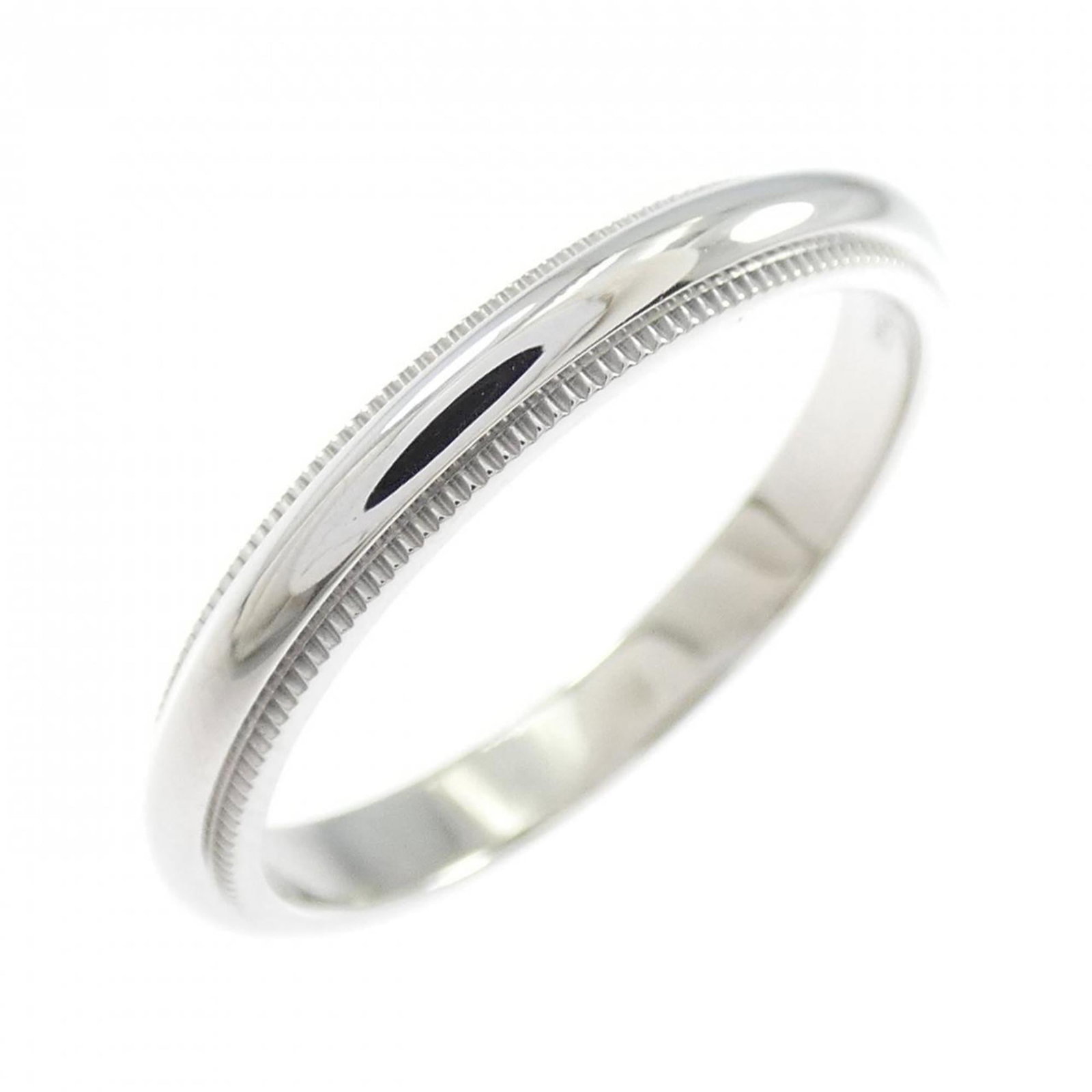 TIFFANY Band Ring Platinum 950: TIFFANY Band Ring Platinum 950 Platinum 950 Tiffany & Co. band ring in excellent condition, with only the faintest traces of wear. This like-new used ring features the iconic Tiffany brand and is
