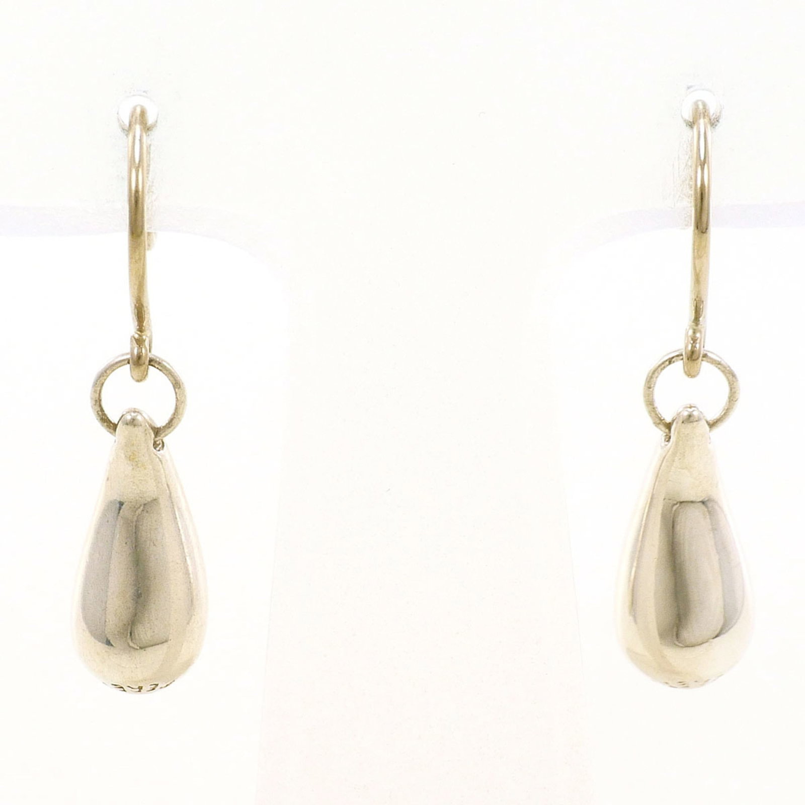 TIFFANY Drop Earrings Silver 925: TIFFANY Drop Earrings Silver 925 Silver 925 material and like new condition make these Tiffany drop earrings a standout. With only the faintest traces of wear, they look and function as new, offering