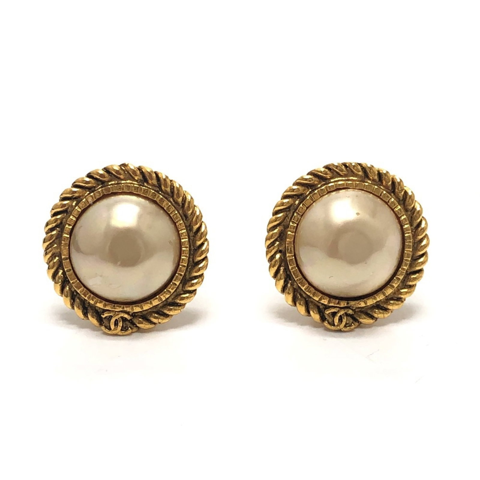 CHANEL Clip Earrings Metal: CHANEL Clip Earrings Metal Gold Clip Earrings from Chanel, a French luxury brand, feature a metal design with a 26.00mm x 26.00mm size. The item bears visible wear, including scratches and scuffs,