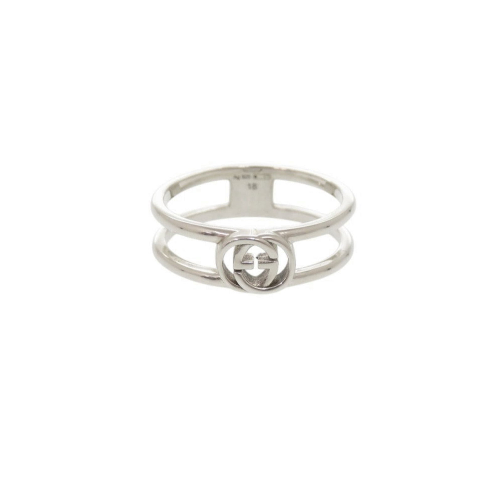 GUCCI Band Ring Silver 925: GUCCI Band Ring Silver 925 Silver 925 band ring from Gucci, made in Italy, with a classic silver finish and visible wear from use. The ring bears a signature, a notable feature of this piece. In good 
