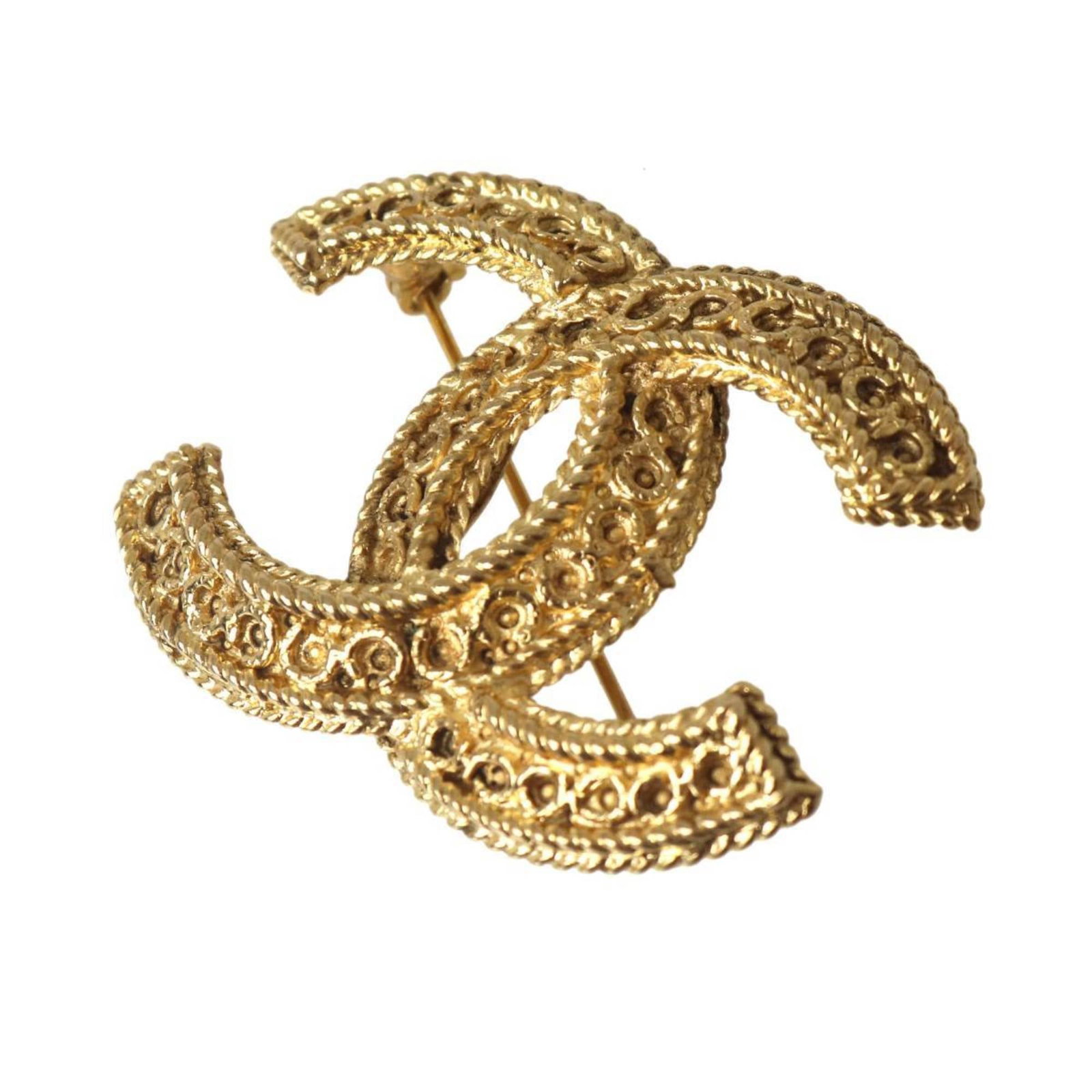 CHANEL Brooch Gold: CHANEL Brooch Gold Gold Brooch from CHANEL, measuring 3.5cm x 4.5cm, with no visible wear or only the faintest traces, offering a like-new appearance. The brooch is in excellent condition, with no acc