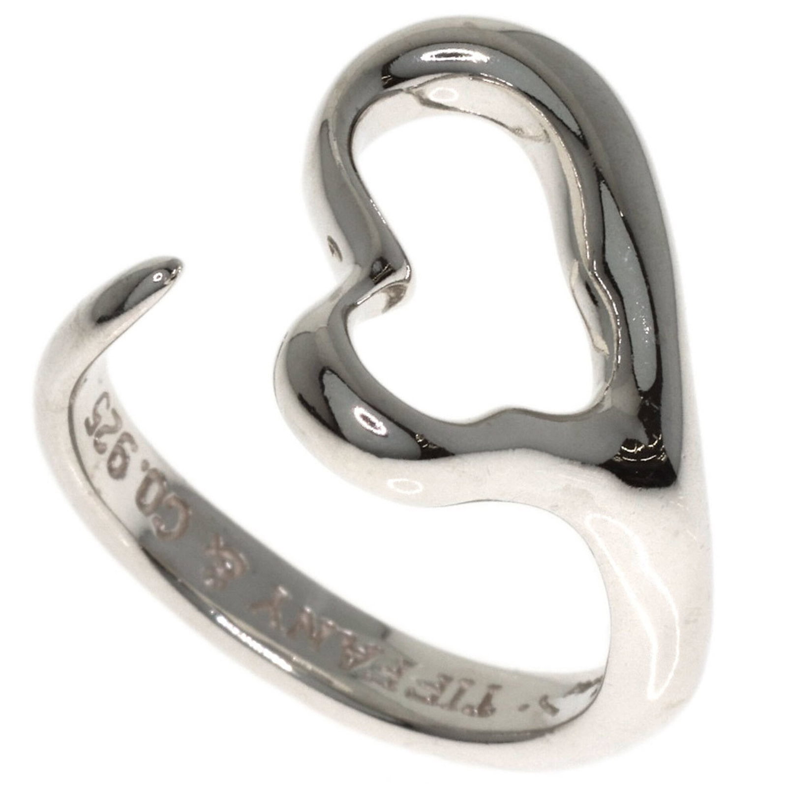 TIFFANY Band Ring Silver: TIFFANY Band Ring Silver Silver band ring from Tiffany, a classic design in excellent condition. The ring features minor scratches and light marks, but overall remains in very good condition. A gently