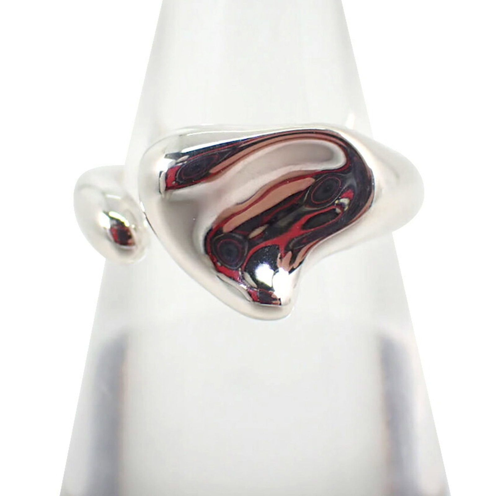 TIFFANY Band Ring Sterling Silver 925: TIFFANY Band Ring Sterling Silver 925 Sterling silver 925 band ring from Tiffany, featuring a classic design. The ring is in very good condition, with minor signs of wear and small scratches or light 