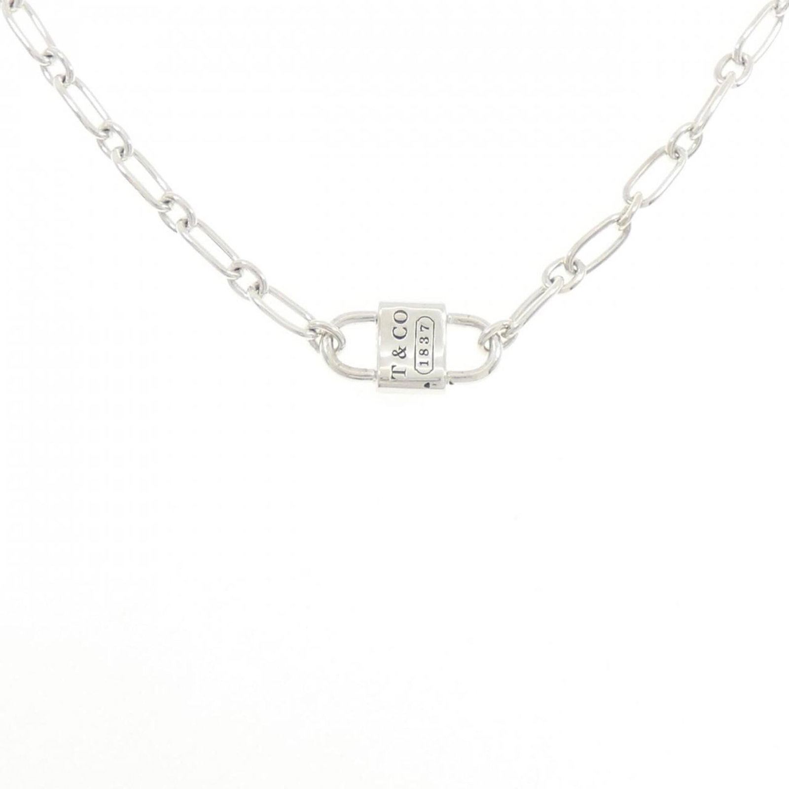TIFFANY Silver 925: TIFFANY Silver 925 Silver 925 Tiffany Necklace with 46cm Circumference and 9.4mm Pendant. This necklace features a 9.4mm pendant made from high-quality silver 925, set on a 46cm chain. In excellent co