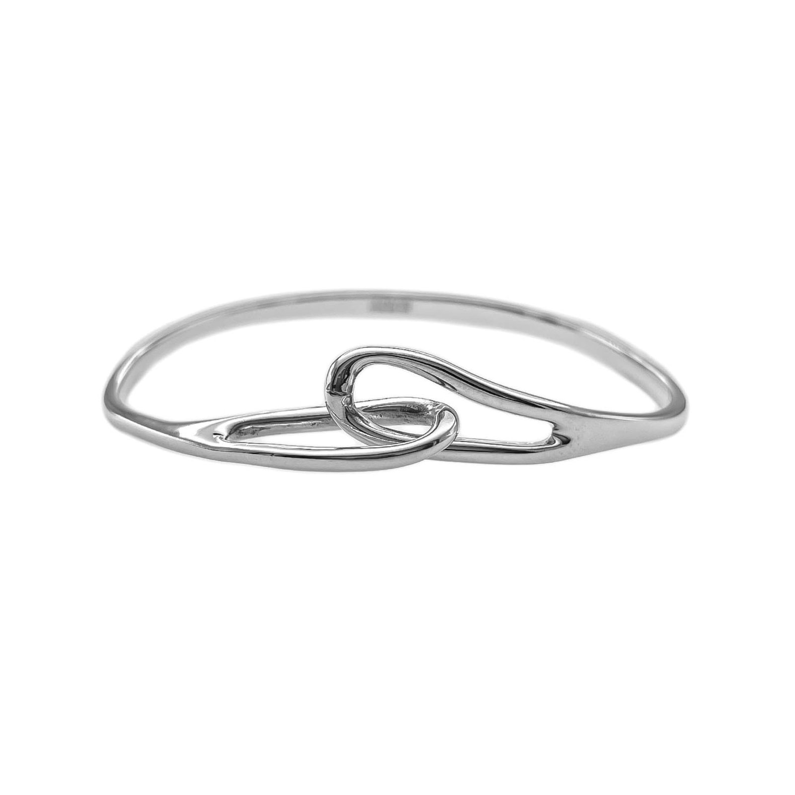 TIFFANY Bangle Silver 925: TIFFANY Bangle Silver 925 Silver 925 bangle from Tiffany, featuring a sleek and modern design that adds a touch of sophistication to any outfit. This bangle is made from high-quality silver and measur
