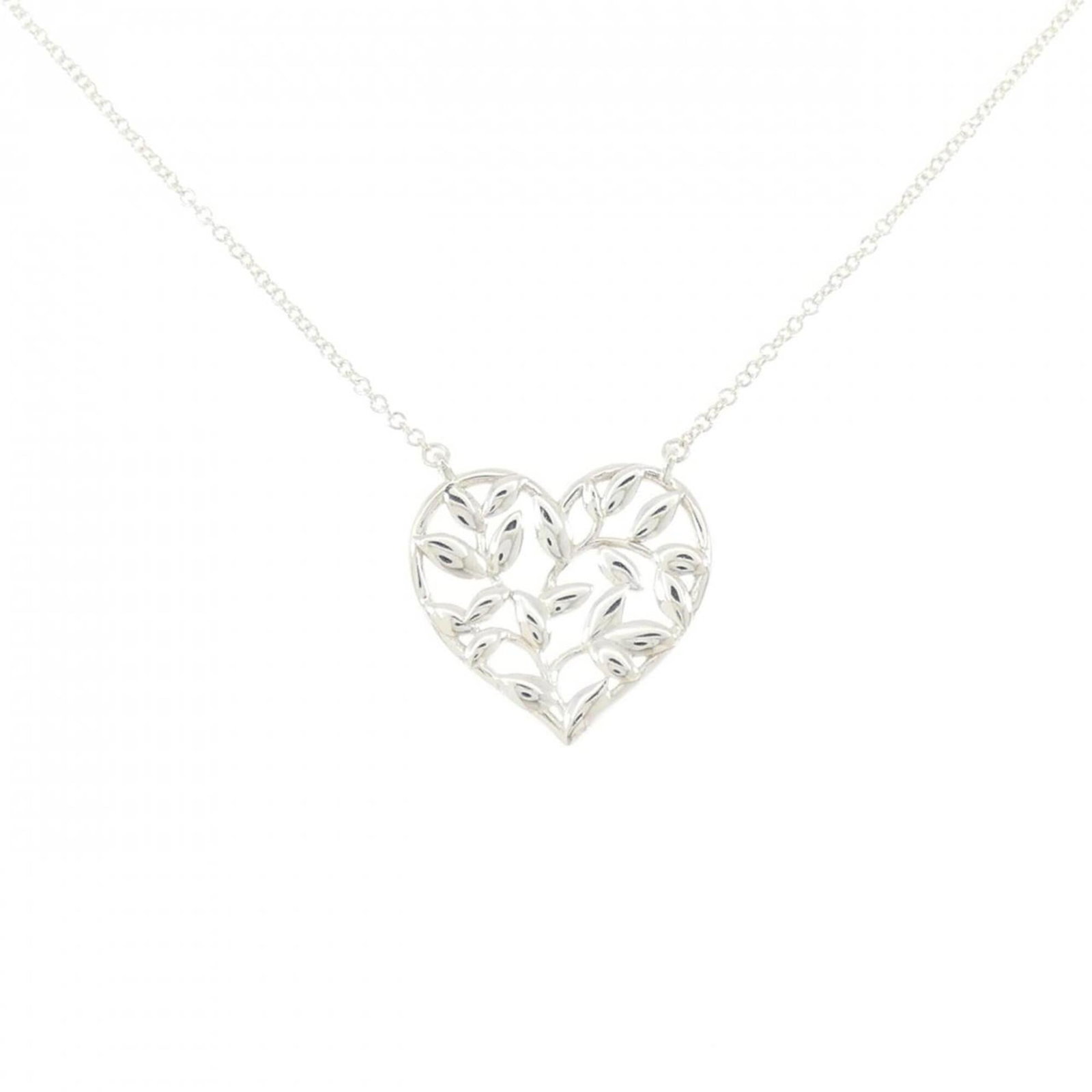 TIFFANY Silver 925: TIFFANY Silver 925 Silver pendant from Tiffany, made from 925 sterling silver, features a sleek design with a silver finish. The necklace measures 45 cm in circumference and the pendant is 16.7mm x