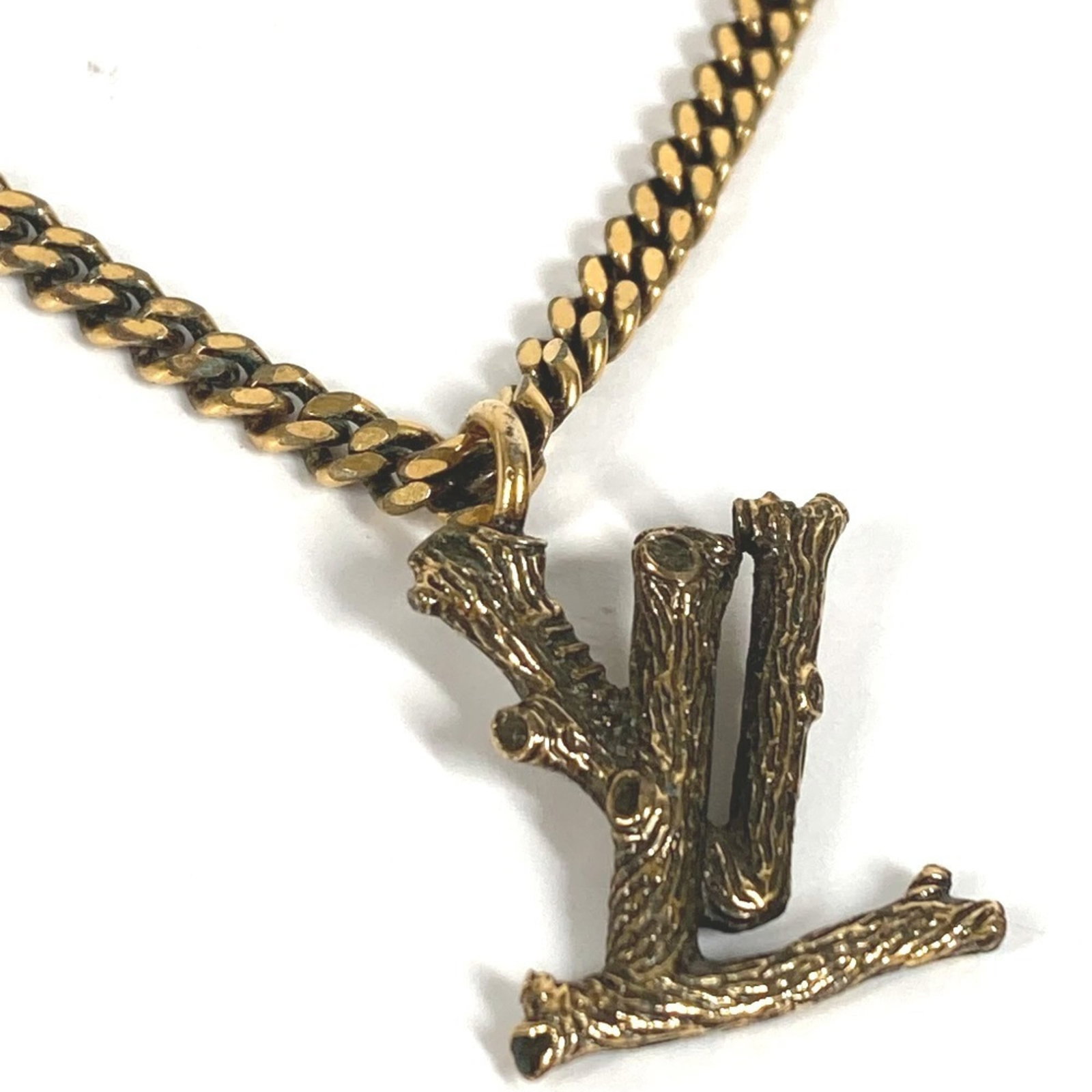 LOUIS VUITTON Metal: LOUIS VUITTON Metal Gold Metal Louis Vuitton Vintage Reproduction Necklace. This vintage reproduction necklace features the iconic Louis Vuitton design, crafted from metal and boasting a classic gold 