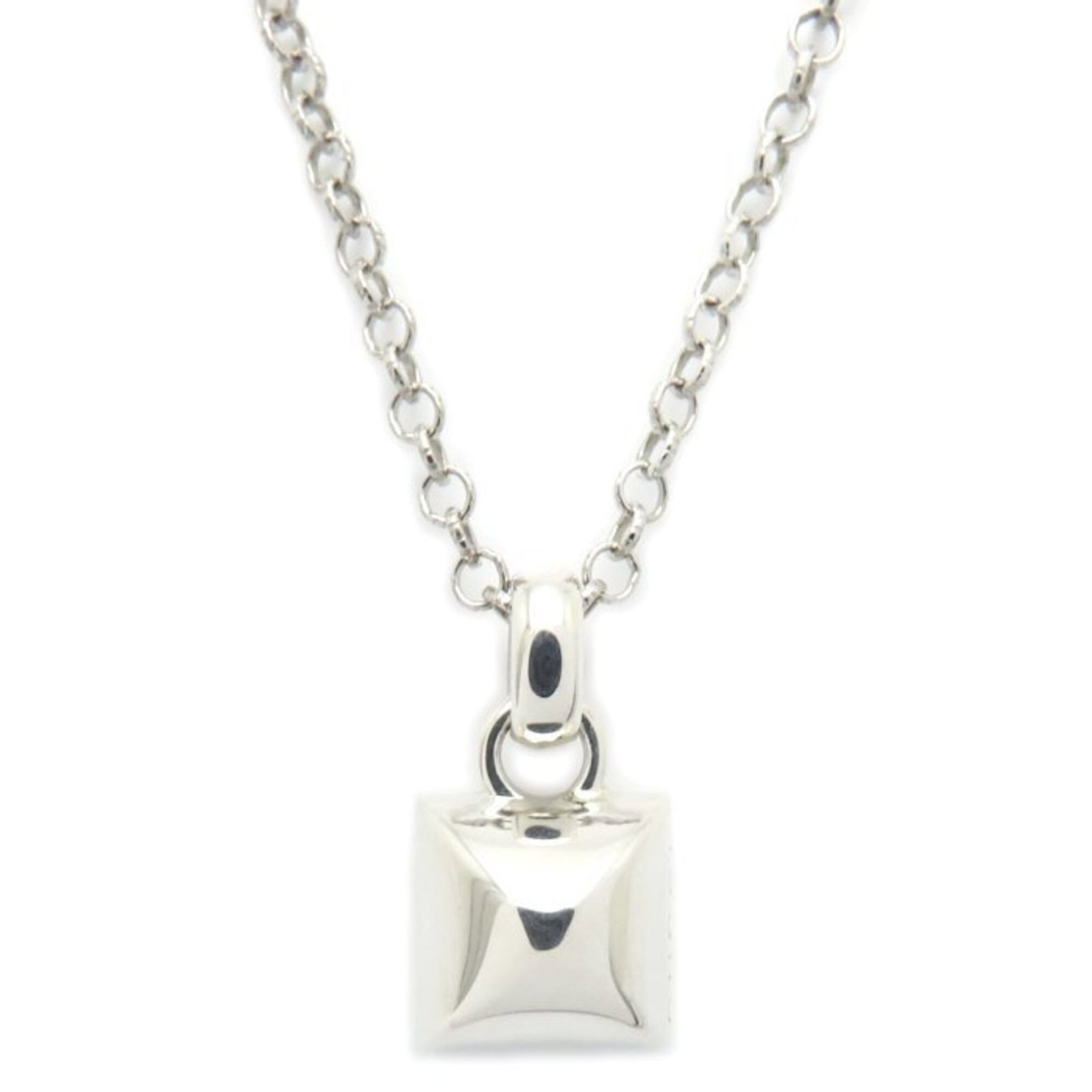 GUCCI Silver 925: GUCCI Silver 925 Gucci Silver 925 Necklace - A Timeless Piece of Elegance. This stunning silver necklace features a 16.5mm x 11.7mm pendant and a 55.5 cm chain, perfect for adding a touch of sophistic