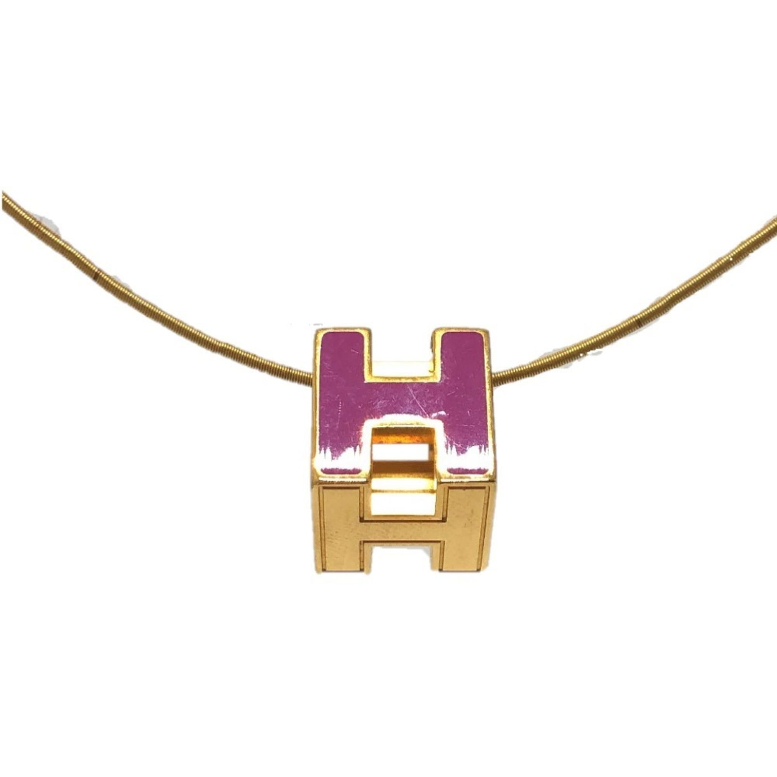 HERMES Lacquer Purple: HERMES Lacquer Purple The HERMES Lacquer Purple necklace boasts a stunning purple lacquer finish, with a 10mm x 10mm pendant suspended from a chain that measures 43 cm in circumference. This unique pi