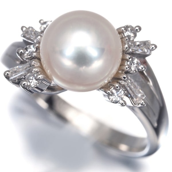 Tasaki Ring Akoya Pearl 8.2Mm Diamond 0.27Ct Solitaire Us6 900 Platinum: Tasaki Ring Akoya Pearl 8.2Mm Diamond 0.27Ct Solitaire Us6 900 Platinum Tasaki Ring features a stunning 0.27ct diamond solitaire set in 900 platinum, complemented by an 8.2mm Akoya pearl. The