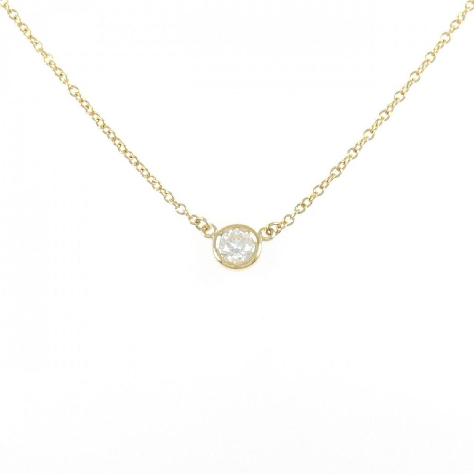 TIFFANY Yellow Gold (18K): TIFFANY Yellow Gold (18K) Yellow gold (18K) necklace with a 4.8mm x 4.8mm diamond pendant, crafted in a classic Tiffany style. The necklace features a 41 cm circumference and is made from