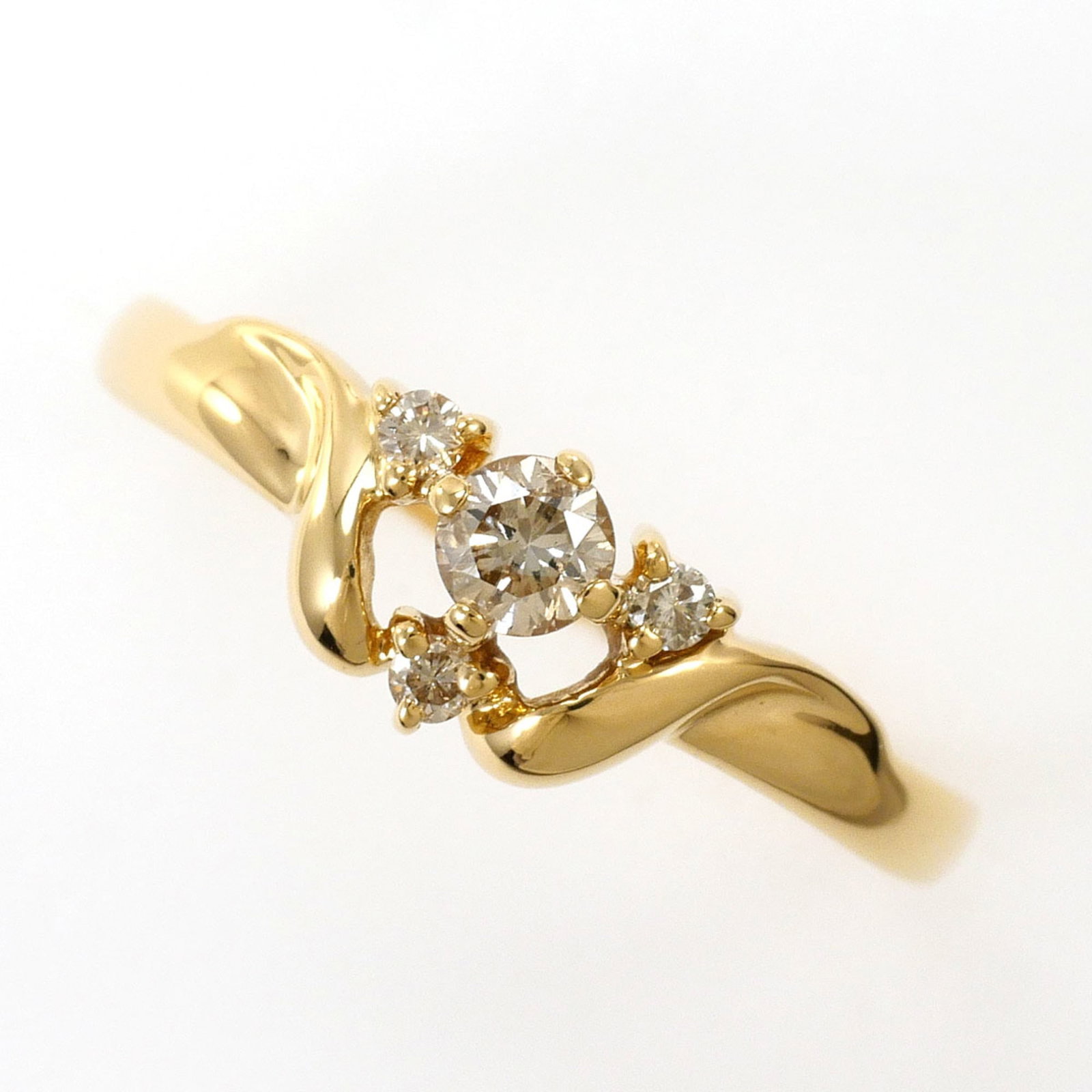 Band Ring Yellow Gold (18K): Band Ring Yellow Gold (18K) Yellow gold band ring with 0.17ct diamond, crafted from 18K gold, offering a touch of elegance and sophistication. This 5.5 US size ring boasts a 6mm width and weighs 1.5g,