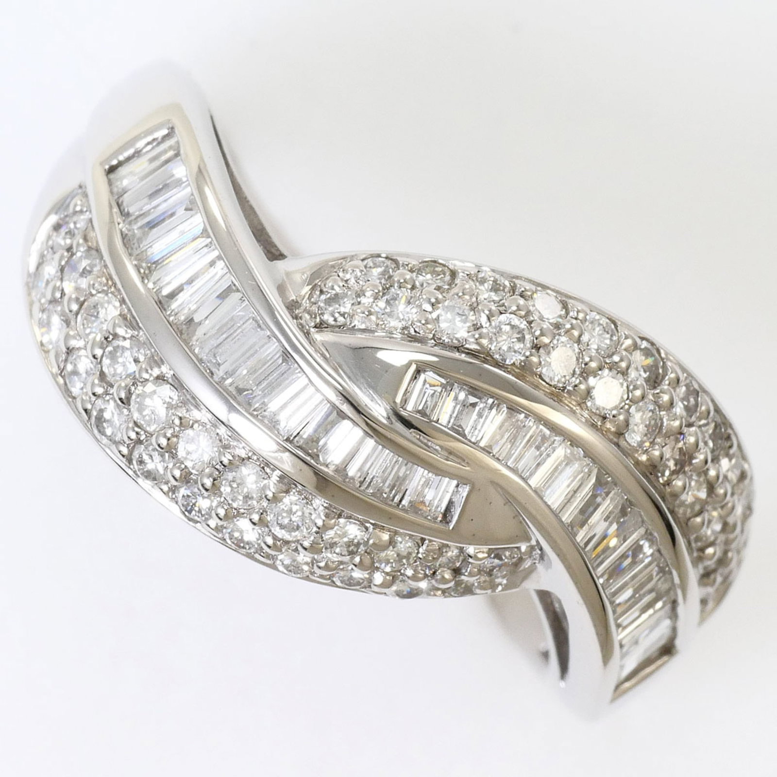 Band Ring White Gold (18K): Band Ring White Gold (18K) White gold (18K) band ring with a diamond stone, available in US size 8. This band ring features a 13mm width and weighs 6.6g, making it a substantial accessory. In like new