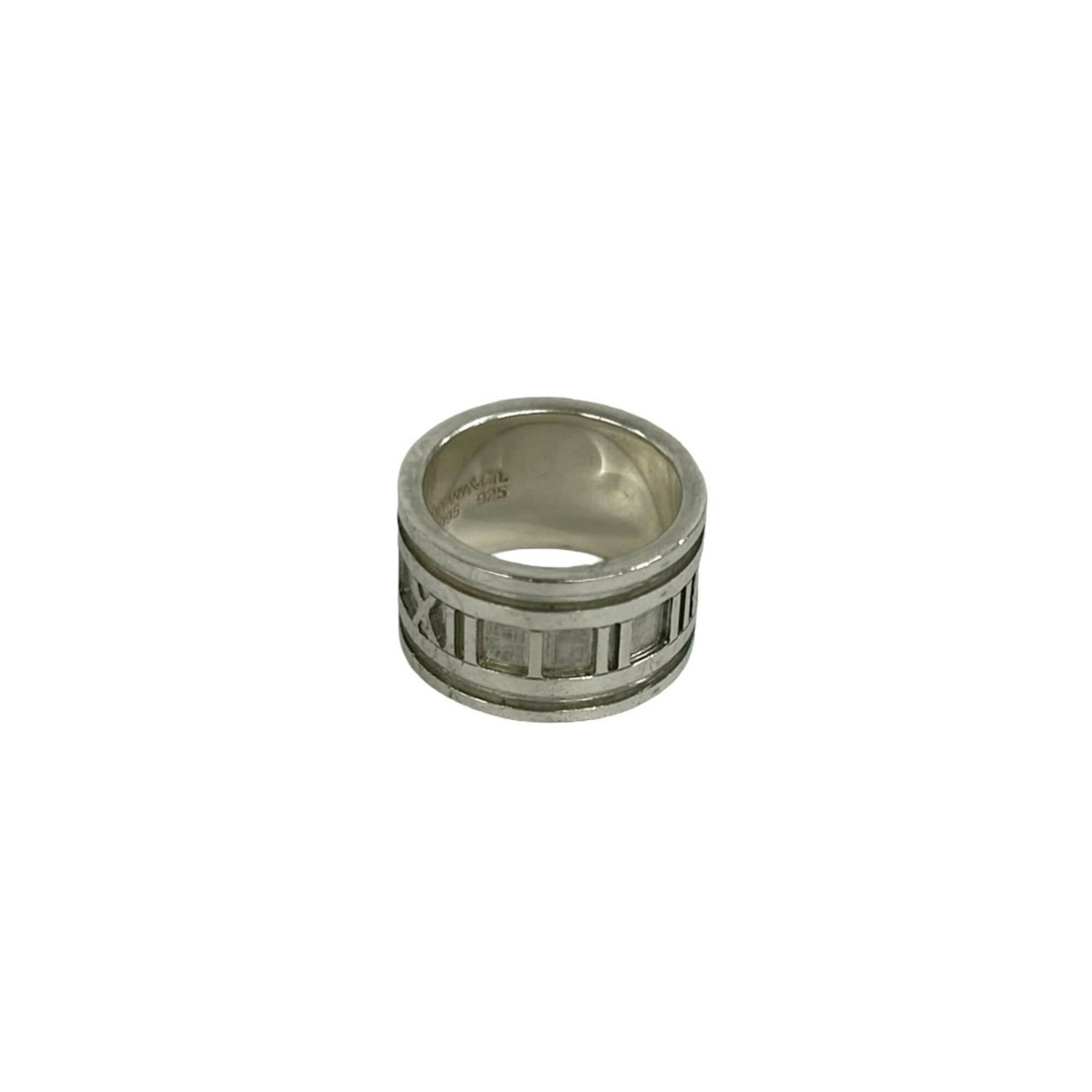 TIFFANY Band Ring Silver 925: TIFFANY Band Ring Silver 925 Silver 925 band ring from Tiffany, a timeless piece with visible wear and scratches. The item is fully functional and in good overall condition, bearing a signature. This 