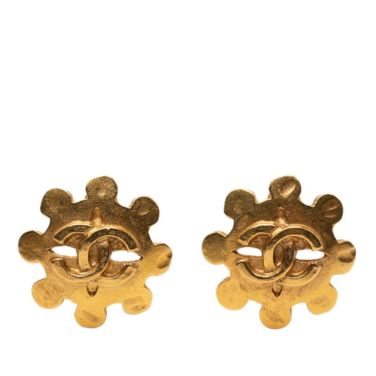 CHANEL Clip Earrings Gold: CHANEL Clip Earrings Gold Gently used CHANEL Clip Earrings Gold, featuring a classic design that exudes timeless elegance. The gold clip earrings showcase minor signs of wear, with small scratches or 