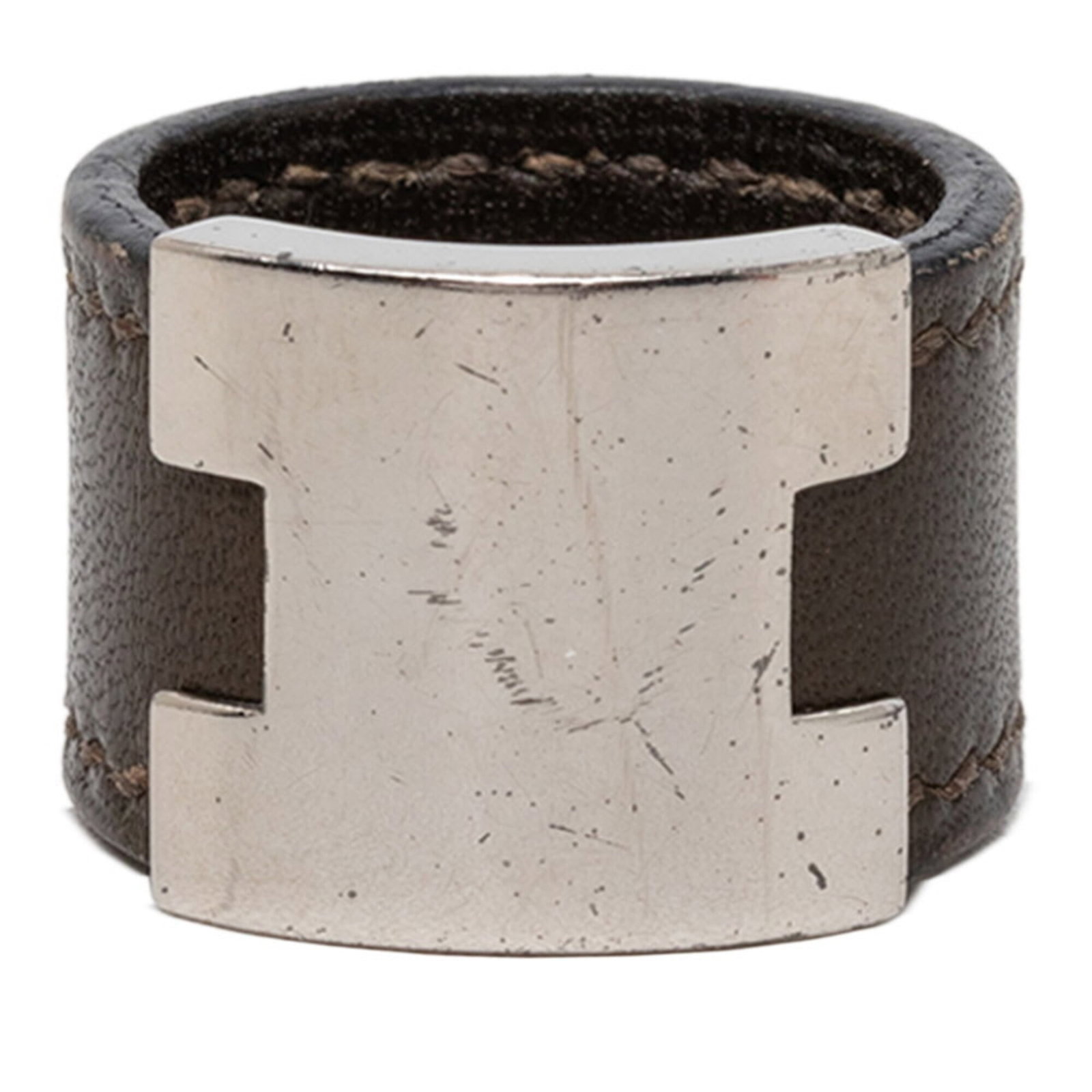 HERMES Band Ring Leather: HERMES Band Ring Leather The Hermes Band Ring Leather is a pre-owned women's band ring made from high-quality leather, featuring a classic design that exudes timeless elegance. With visible scratches 