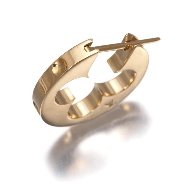 Louis Vuitton Single Earring Empreinte Hoop 18K 750 Yellow Gold: Louis Vuitton Single Earring Empreinte Hoop 18K 750 Yellow Gold 18k yellow gold hoop earring featuring the iconic Louis Vuitton Empreinte design, with a sleek design size of 15.8 x 16.5 x 2.5mm. This