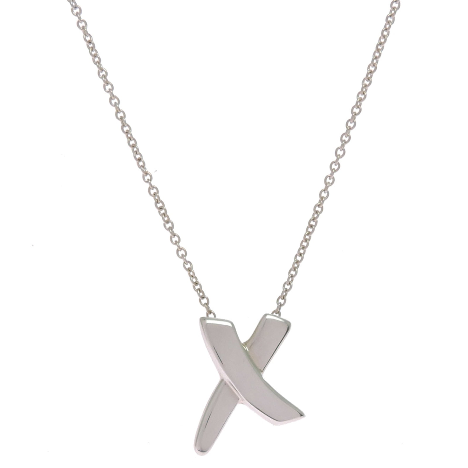 TIFFANY Silver 925: TIFFANY Silver 925 Tiffany Silver 925 Necklace is a statement piece featuring a 15mm x 6.3mm pendant suspended from a 41.5 cm chain. The necklace boasts a silver 925 material and bears a visible signa