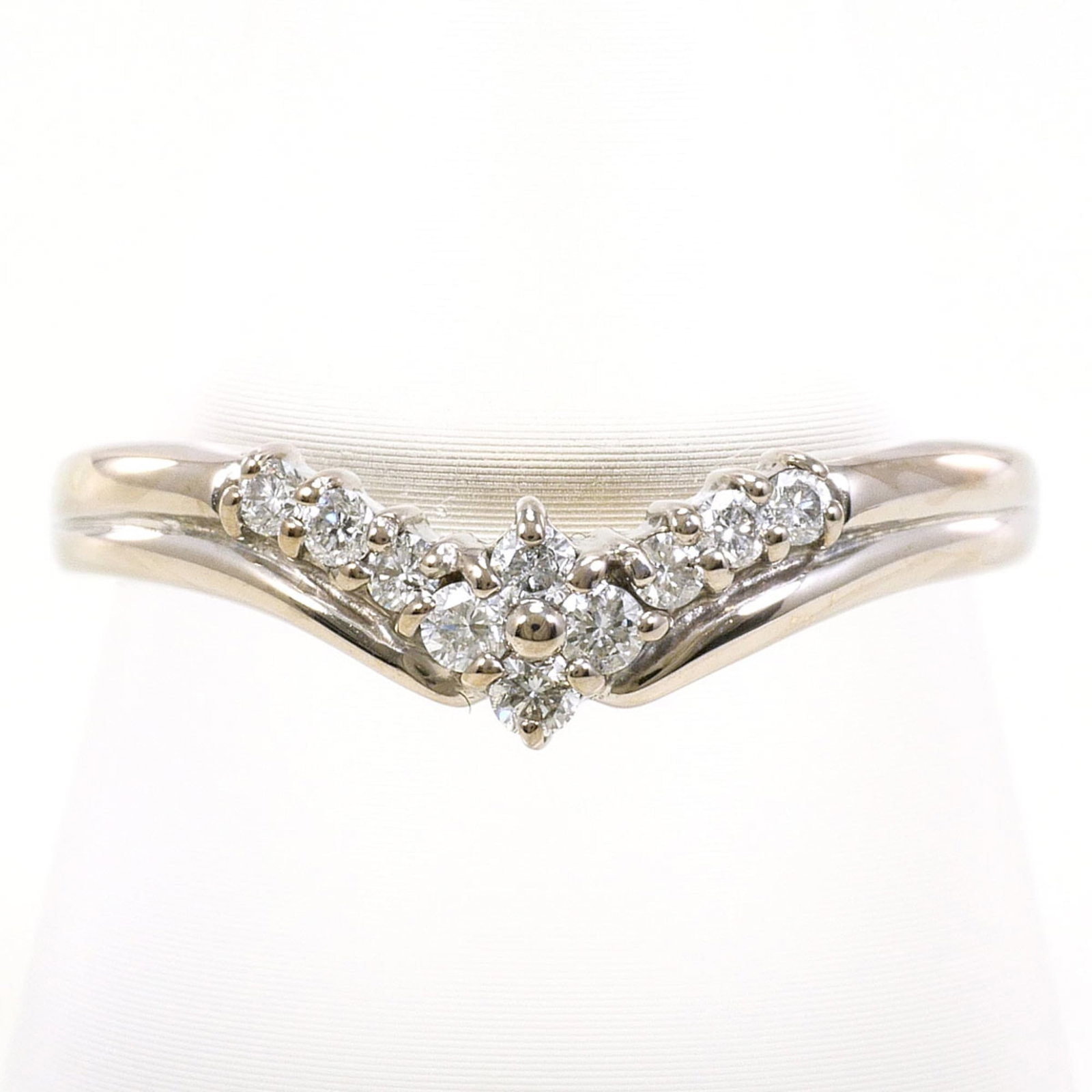 Band Ring White Gold (14K): Band Ring White Gold (14K) White gold band ring with a 0.18ct diamond, crafted from 14K metal, offering a sleek and modern look. This 7.5 US size ring features a 5mm width and weighs 2g, making it a