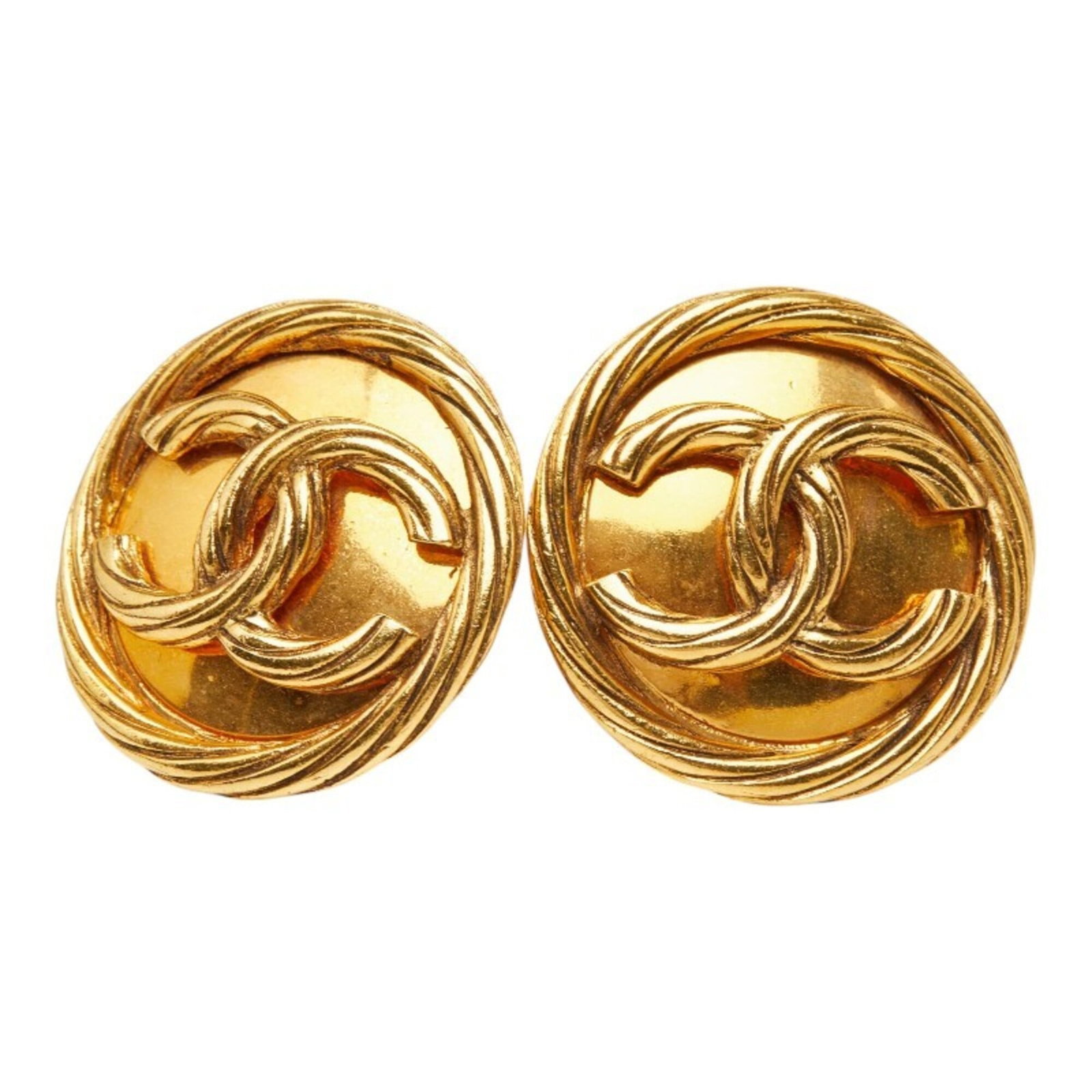 CHANEL Clip Earrings Gold: CHANEL Clip Earrings Gold Gold Clip Earrings from Chanel, featuring a classic design with a subtle clip-on back. Made from gold, these earrings showcase a timeless elegance with a slight wear and