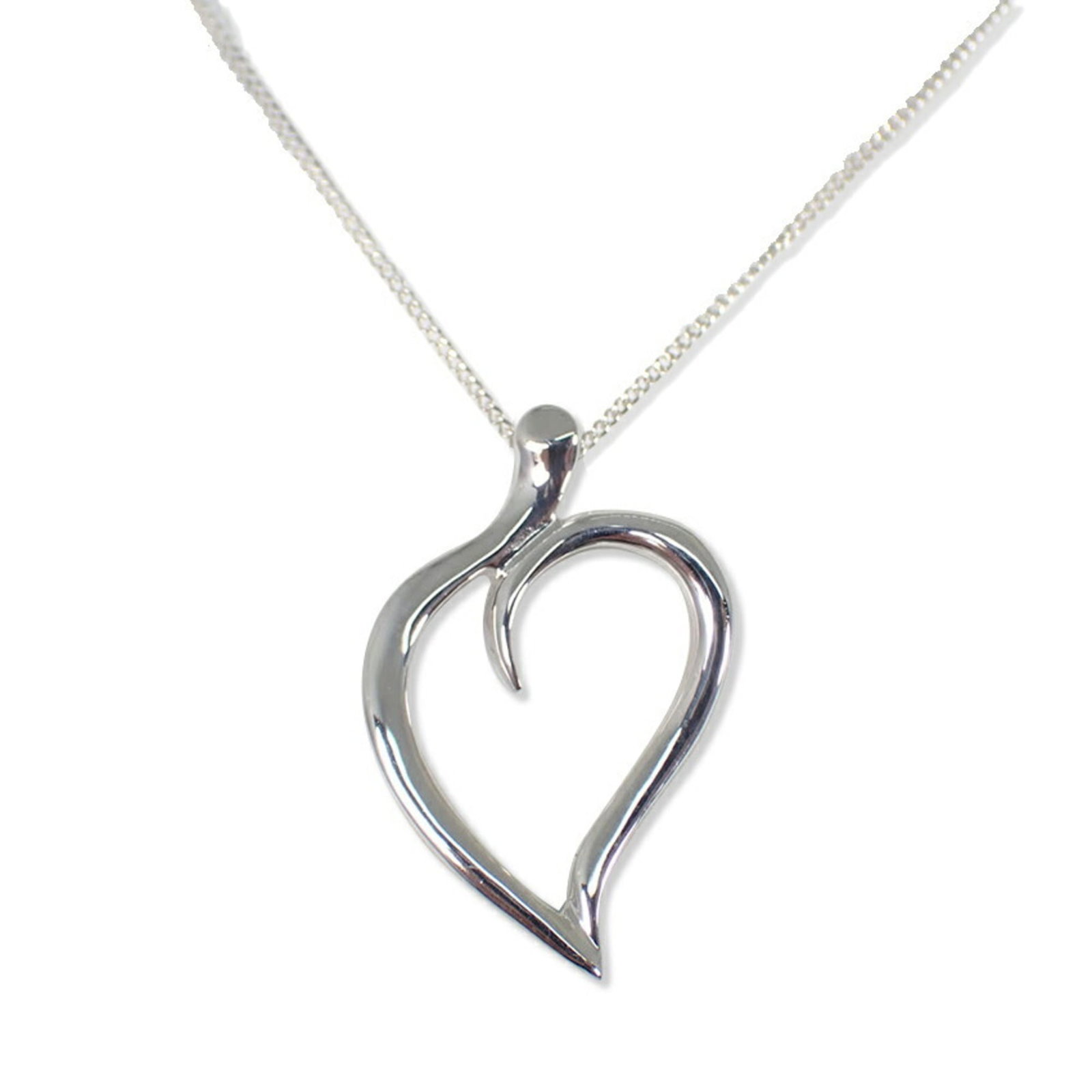 TIFFANY Sterling Silver 925: TIFFANY Sterling Silver 925 Sterling silver 925 pendant from Tiffany, a renowned luxury brand, boasts a sleek design with a 25.4mm x 16.7mm size. The necklace features a pendant type that is perfect
