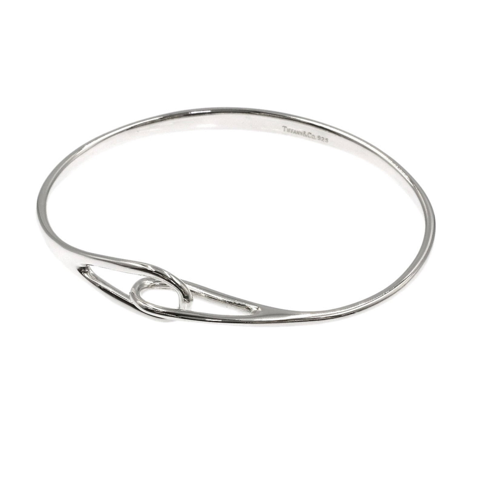 TIFFANY Charm Bracelet Silver: TIFFANY Charm Bracelet Silver Silver Tiffany Charm Bracelet, 18cm in length, made from high-quality silver material, and bearing a signature. This like-new used charm bracelet is in excellent conditio