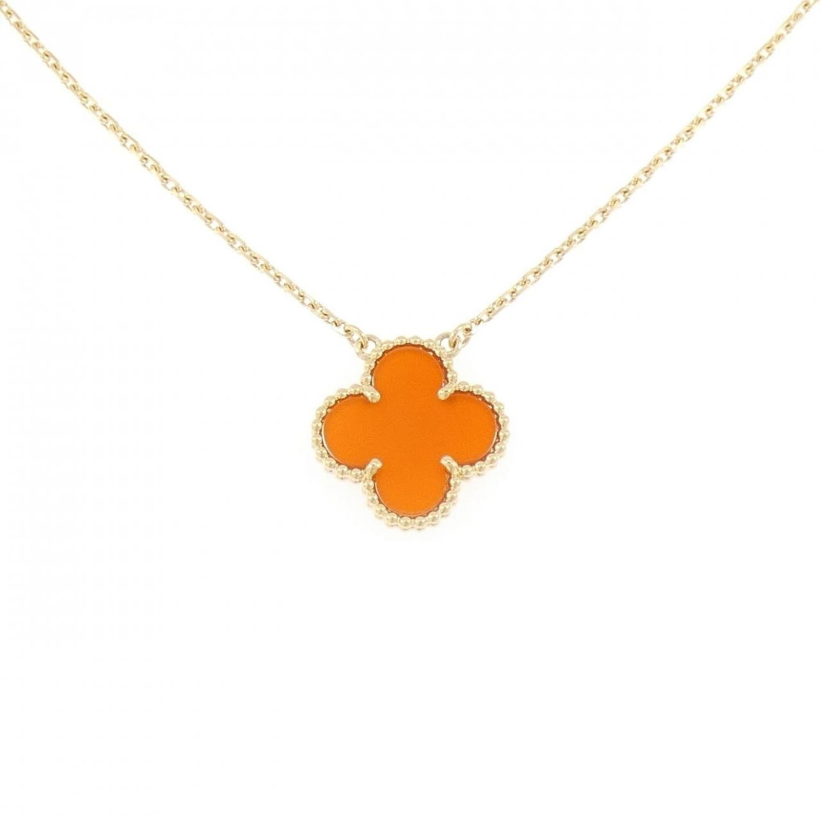 VAN CLEEF & ARPELS Yellow Gold (18K): VAN CLEEF & ARPELS Yellow Gold (18K) Yellow gold (18K) necklace from Van Cleef & Arpels, featuring a pendant with a 14.7mm x 14.7mm size, suitable for a 37 cm - 42 cm neck circumference. This
