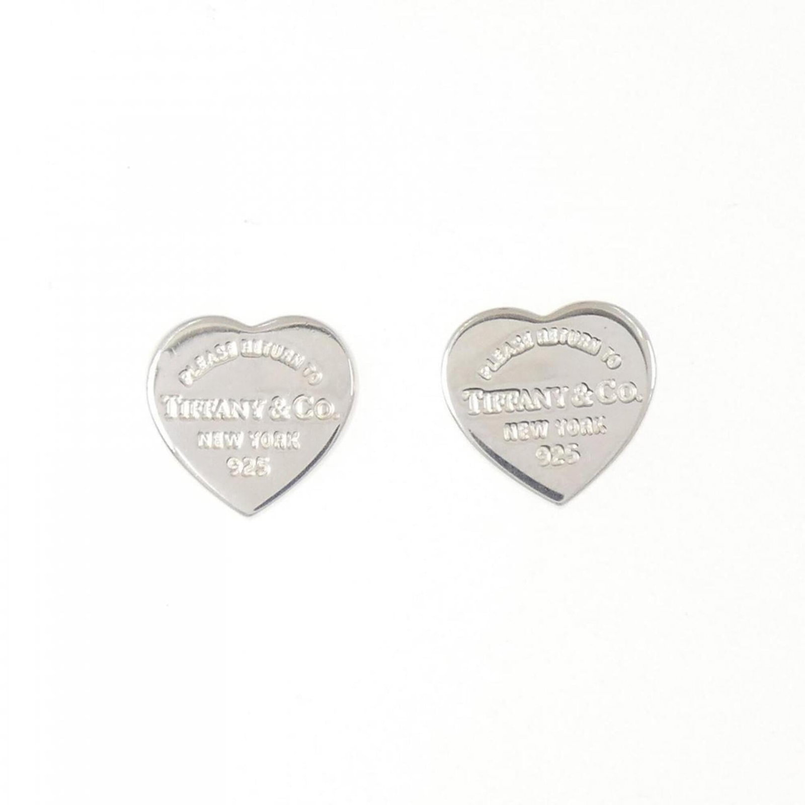 TIFFANY Stud Earrings Silver 925: TIFFANY Stud Earrings Silver 925 Silver 925 stud earrings from Tiffany, bearing a subtle elegance with their understated design. These stud earrings are made from high-quality silver and feature a sle