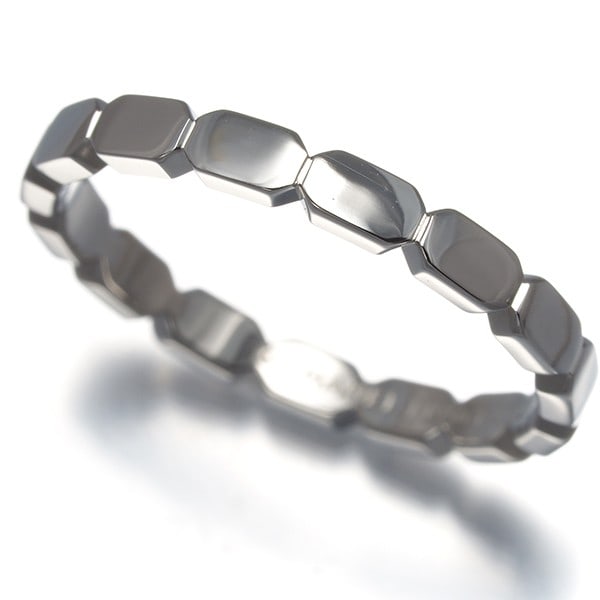 Chanel Ring Premier Promise Eu54 950 Platinum: Chanel Ring Premier Promise Eu54 950 Platinum 950 platinum ring from the iconic CHANEL Premier Promise collection, featuring a sleek and modern design with a subtle 2.4mm width. This platinum ring