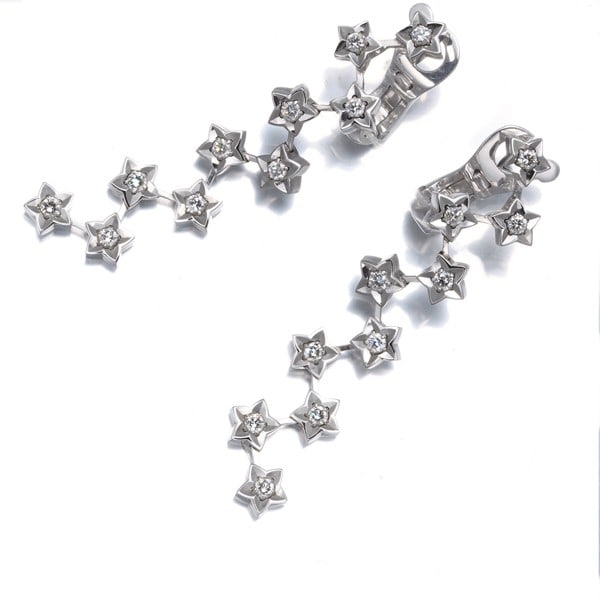 Chanel Earrings Diamond Comet 18K 750 White Gold: Chanel Earrings Diamond Comet 18K 750 White Gold 18k white gold and a diamond make a statement in these sleek clip-on earrings, designed by CHANEL. The natural style and unmarked diamond carat weight