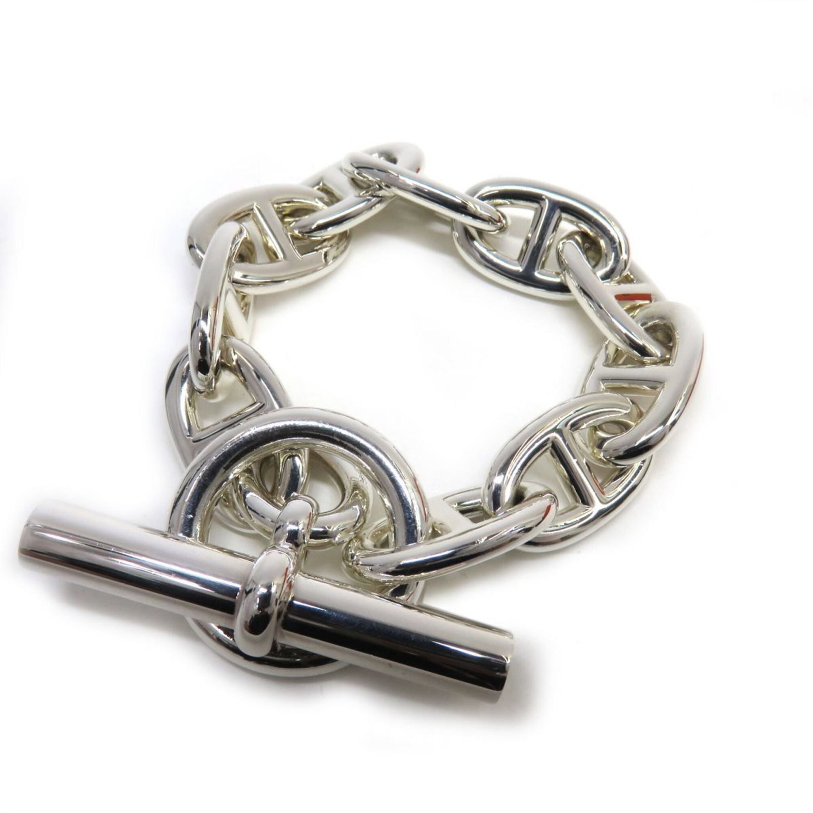 HERMES Charm Bracelet Sterling Silver 925: HERMES Charm Bracelet Sterling Silver 925 Sterling silver 925 charm bracelet from Hermes, featuring a classic design with a silver finish, measuring 19.5cm in length. Gently used with minor signs of
