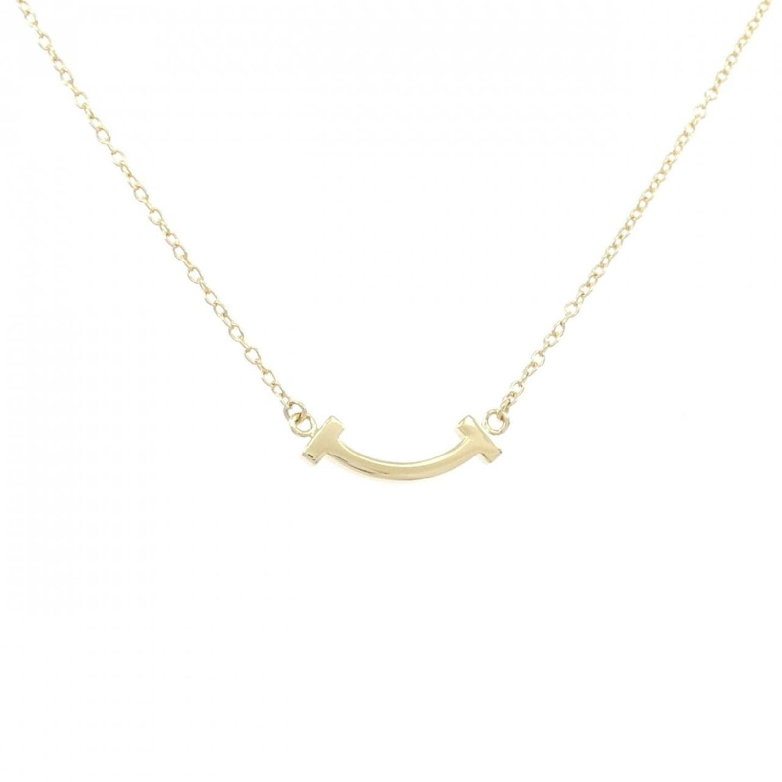 TIFFANY Yellow Gold (18K): TIFFANY Yellow Gold (18K) Yellow gold (18K) pendant from Tiffany, featuring a classic design that exudes elegance and sophistication. This 3.4mm x 13.4mm pendant is set in a necklace with a 46 cm - 52
