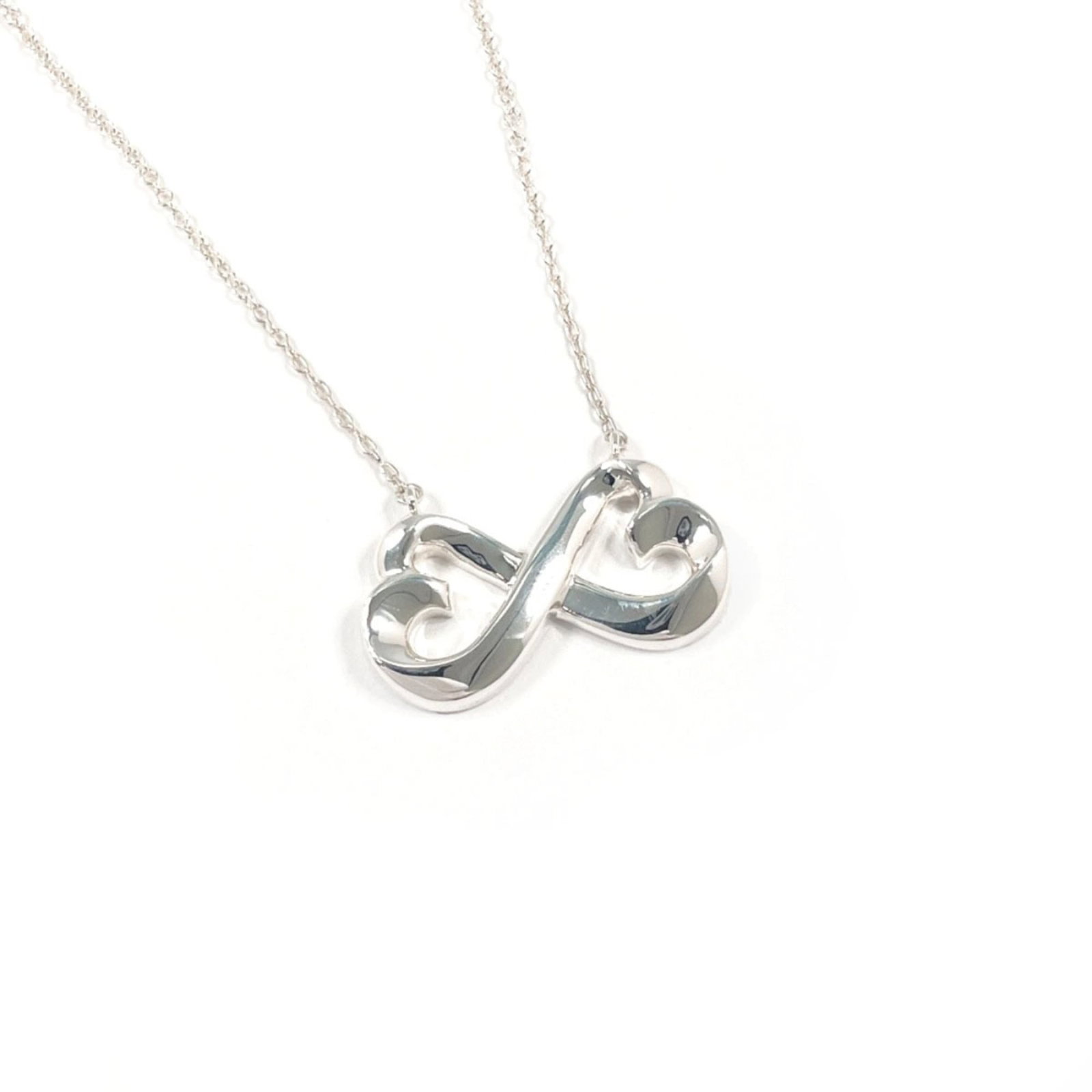 TIFFANY Silver 925: TIFFANY Silver 925 Silver 925 Tiffany Necklace, a beautiful piece with a 13.4mm x 21.9mm pendant, set against a 44.5cm chain. The necklace bears minor signs of wear, with small scratches or light mark
