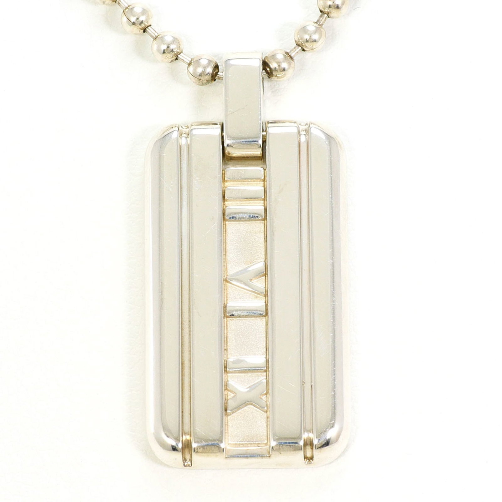 TIFFANY Silver 925: TIFFANY Silver 925 Silver 925 pendant is 33mm x 16mm in size. Necklace is 50 cm in circumference and made of 925 sterling silver. The pendant bears a Tiffany signature. Item Specifics: Brand: Tiffany 