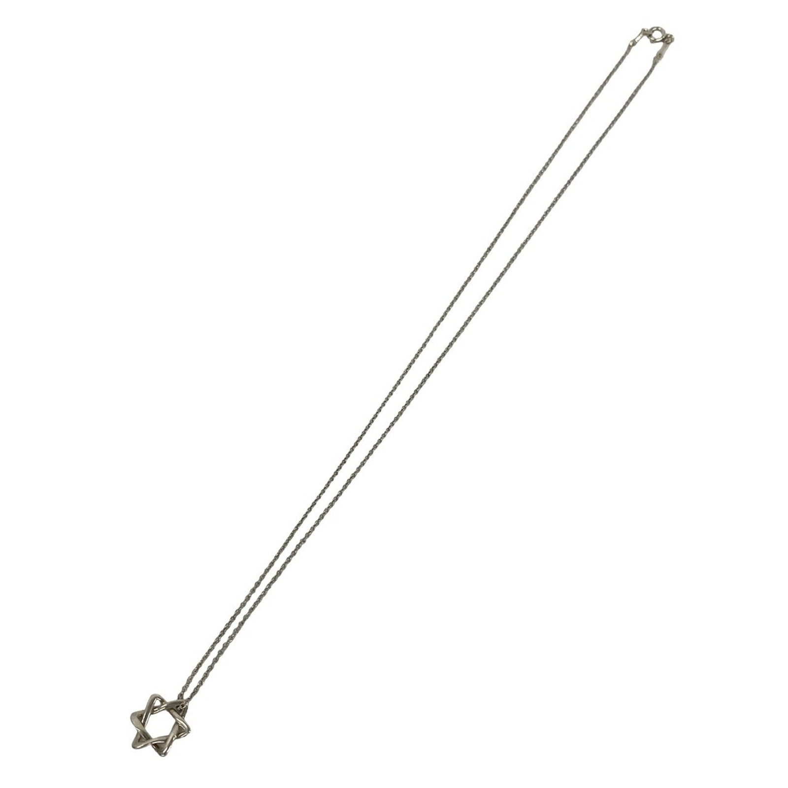 TIFFANY Silver 925: TIFFANY Silver 925 Silver 925 Tiffany Necklace, a stunning piece featuring a 12mm x 11mm pendant in a sleek silver design, suspended from a 43.5 cm chain. The necklace bears visible wear, with