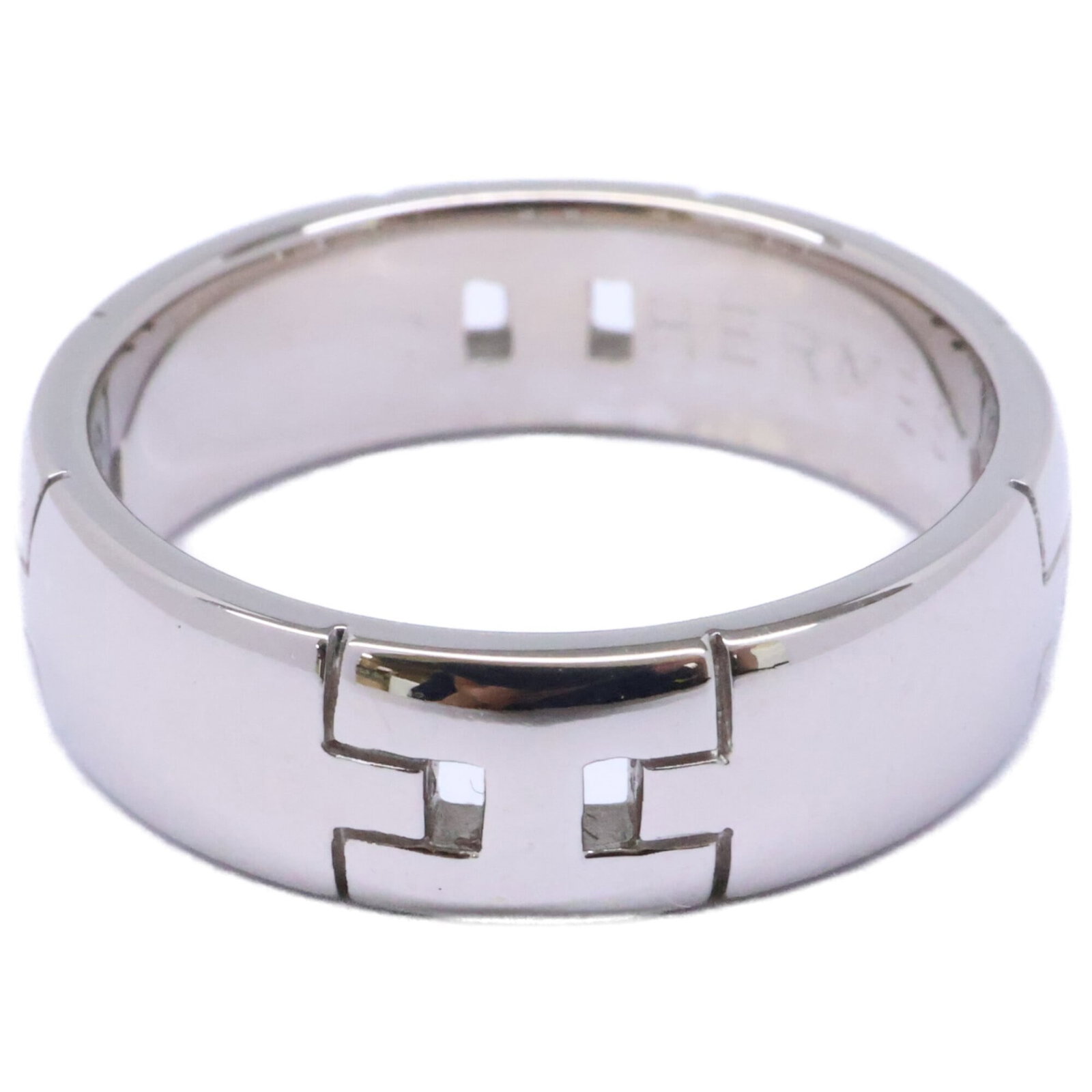 HERMES Band Ring White Gold (18K): HERMES Band Ring White Gold (18K) This 18K white gold band ring from Hermes features a sleek and sophisticated design. With a US size 6.5, it offers a comfortable fit for women. Gently used with