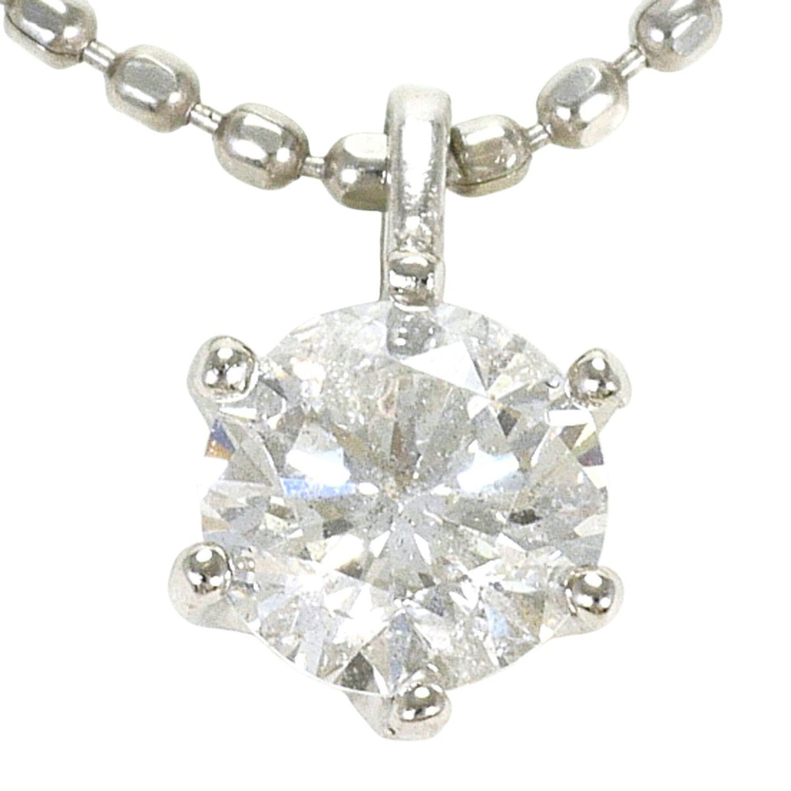 Platinum 850 Platinum 900: Platinum 850 Platinum 900 Platinum 850 and 900 necklaces are crafted from high-quality platinum metal, offering a luxurious and sophisticated look. Each necklace features a 2g diamond pendant,