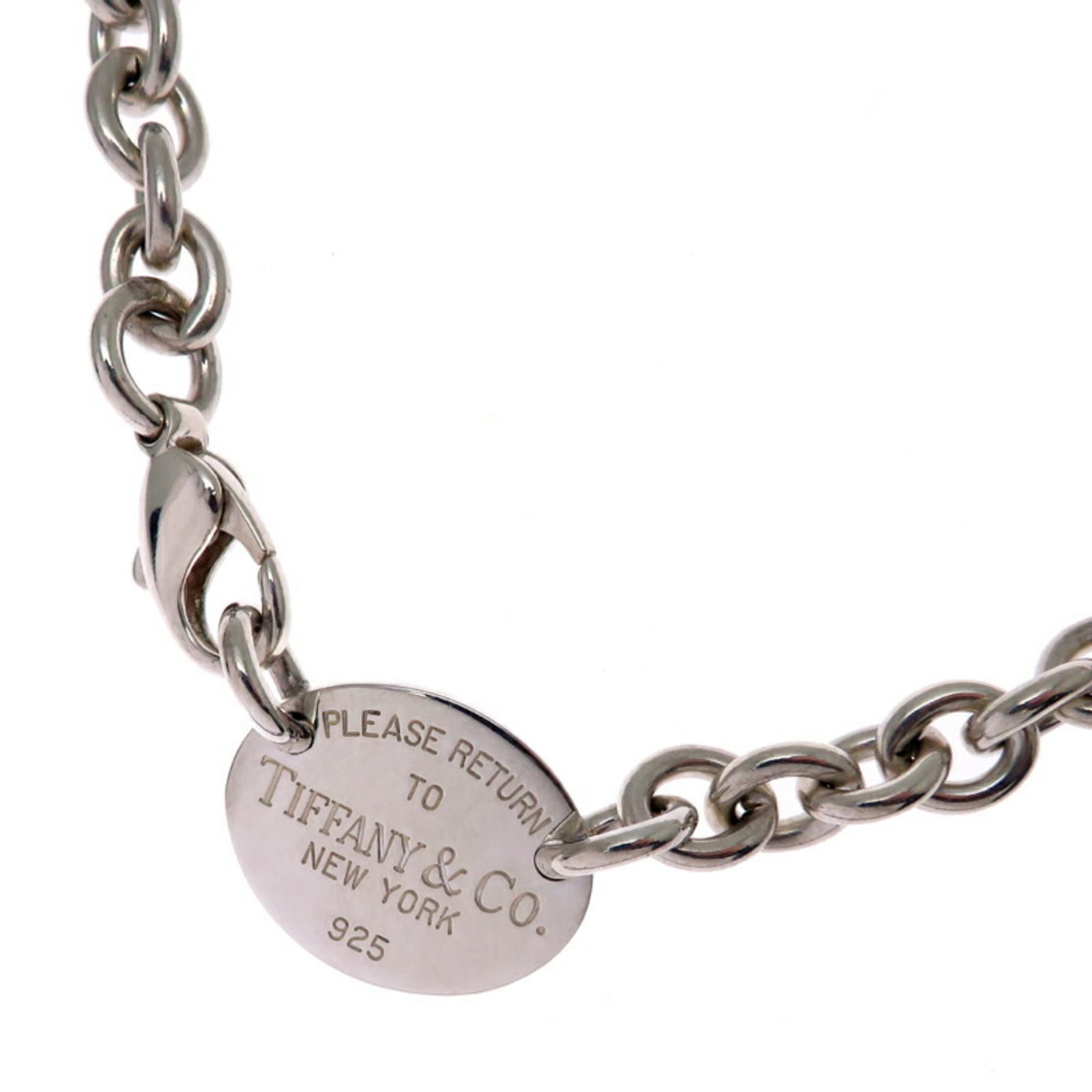 TIFFANY Silver 925: TIFFANY Silver 925 Silver 925 chain and pendant from Tiffany's Return To Tiffany line, featuring a 18mm x 22mm pendant with a 8mm width. This necklace has a 38cm chain circumference and weighs 52.8g.