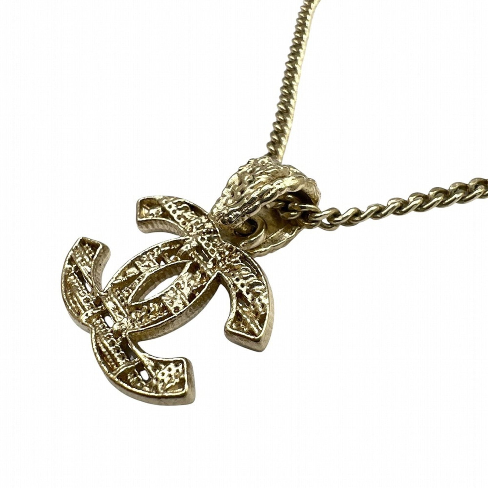 CHANEL Gold Plating: CHANEL Gold Plating Champagne gold plating adds a touch of luxury to this elegant Chanel necklace. The 20mm x 20mm pendant is set against a 42 cm - 61 cm adjustable chain, perfect for a versatile acce