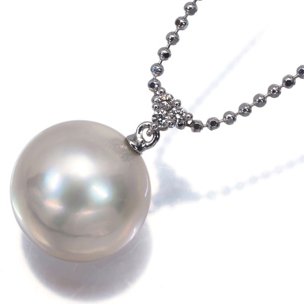 Tasaki Necklace Mabe Pearl 12.4Mm Diamond 0.03Ct 18K 750 White Gold: Tasaki Necklace Mabe Pearl 12.4Mm Diamond 0.03Ct 18K 750 White Gold Tasaki Necklace Mabe Pearl 12.4Mm Diamond 0.03Ct 18K 750 White GoldThis exquisite 18K white gold necklace features a stunning