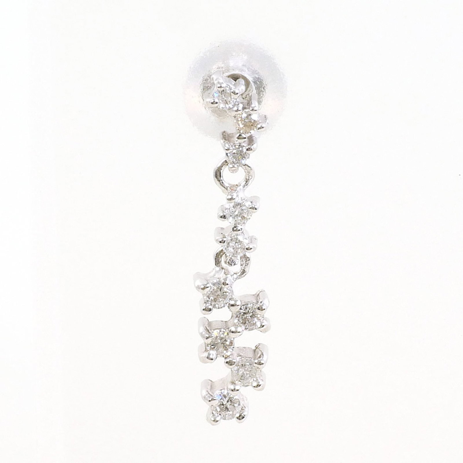 Drop Earrings White Gold (18K): Drop Earrings White Gold (18K) Drop earrings in 18K white gold, featuring a 0.10 carat diamond. Made from high-quality white gold, these earrings are in like new condition, with only the faintest
