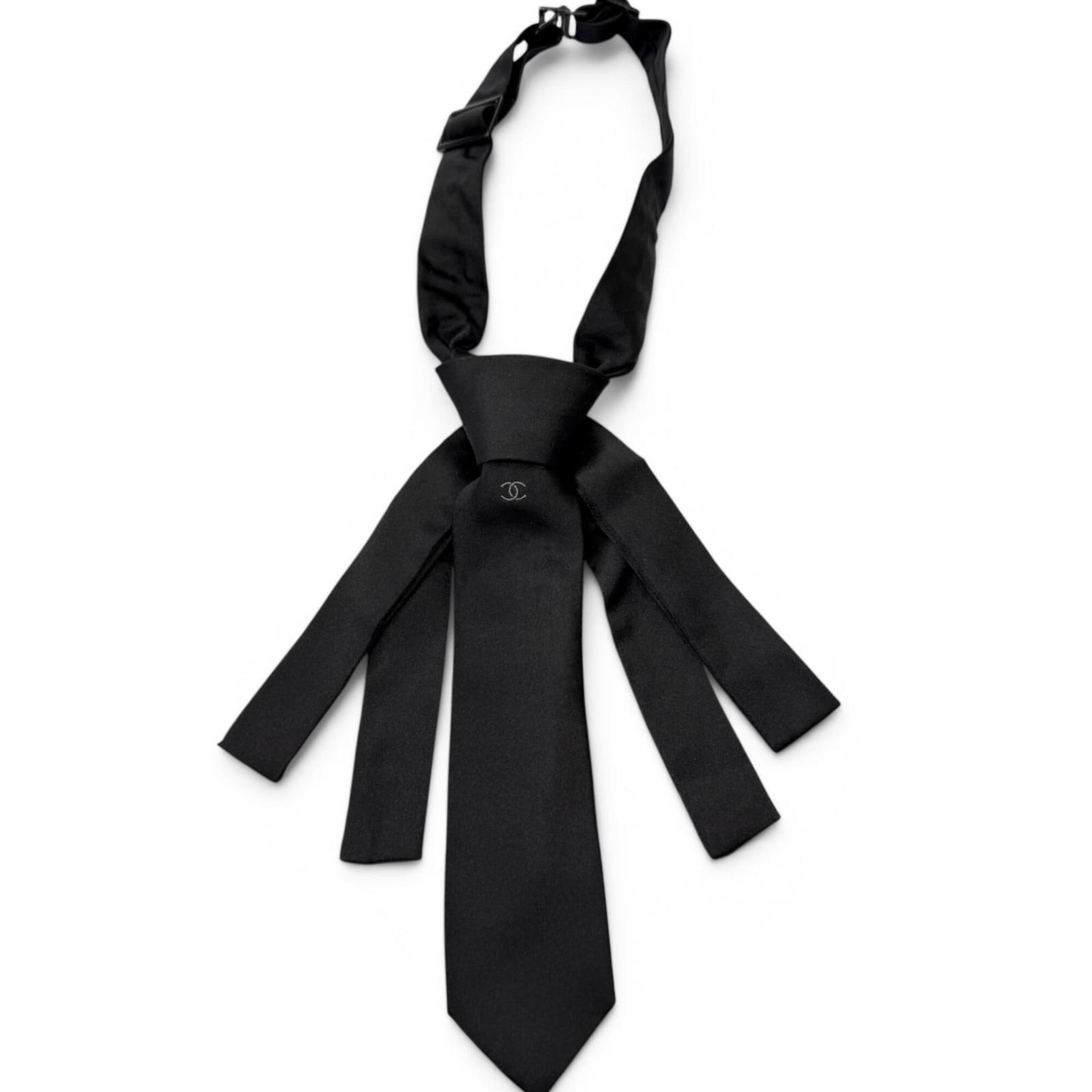 CHANEL Silk Black: CHANEL Silk Black Silk in luxurious black, this CHANEL choker necklace boasts a sleek design that's both sophisticated and understated. Made from high-quality silk, it features a striking 250mm x