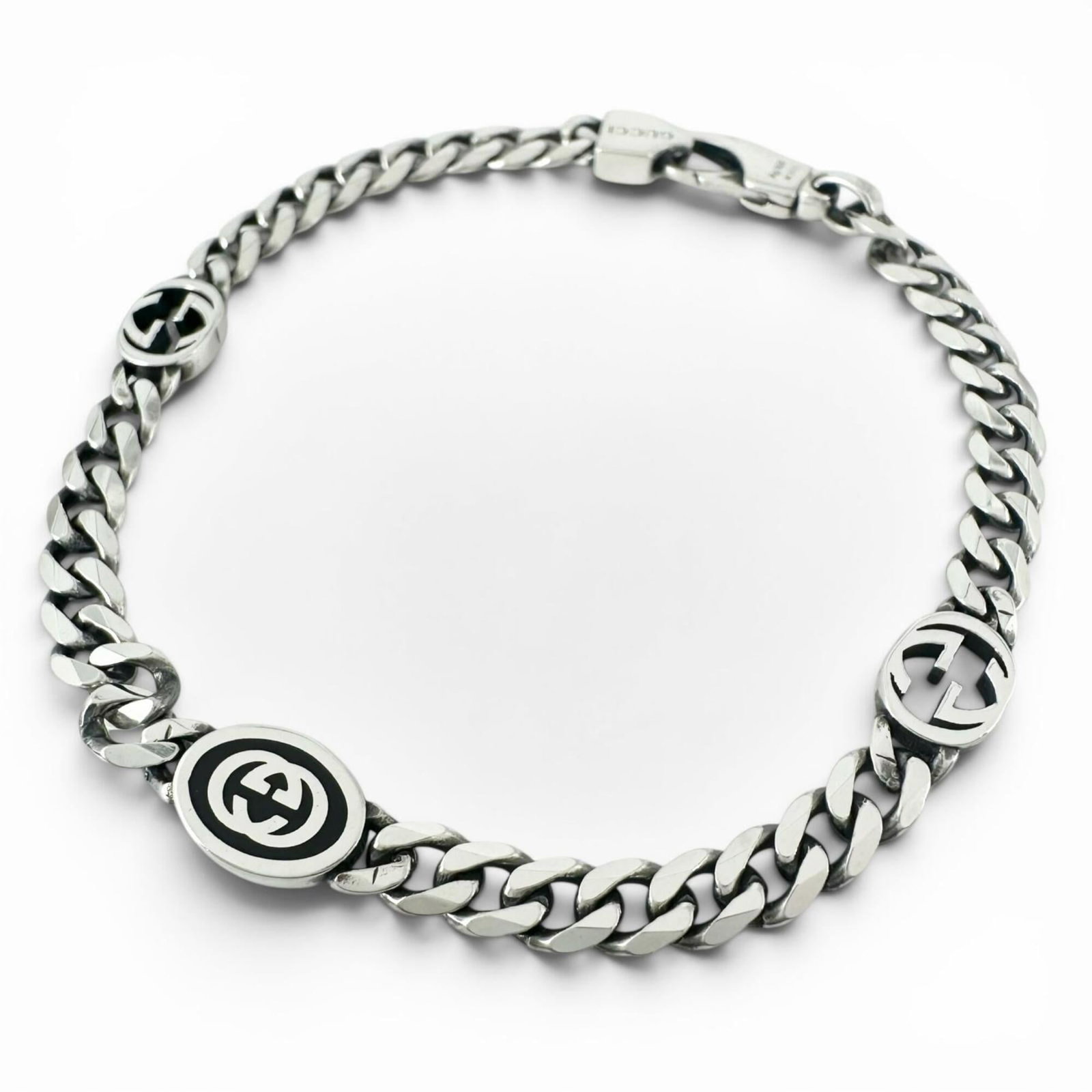 GUCCI Charm Bracelet Silver 925: GUCCI Charm Bracelet Silver 925 Silver 925 Charm Bracelet from Gucci, crafted with a sleek and sophisticated design, features a subtle shine that adds a touch of elegance to any outfit. Measuring 17cm