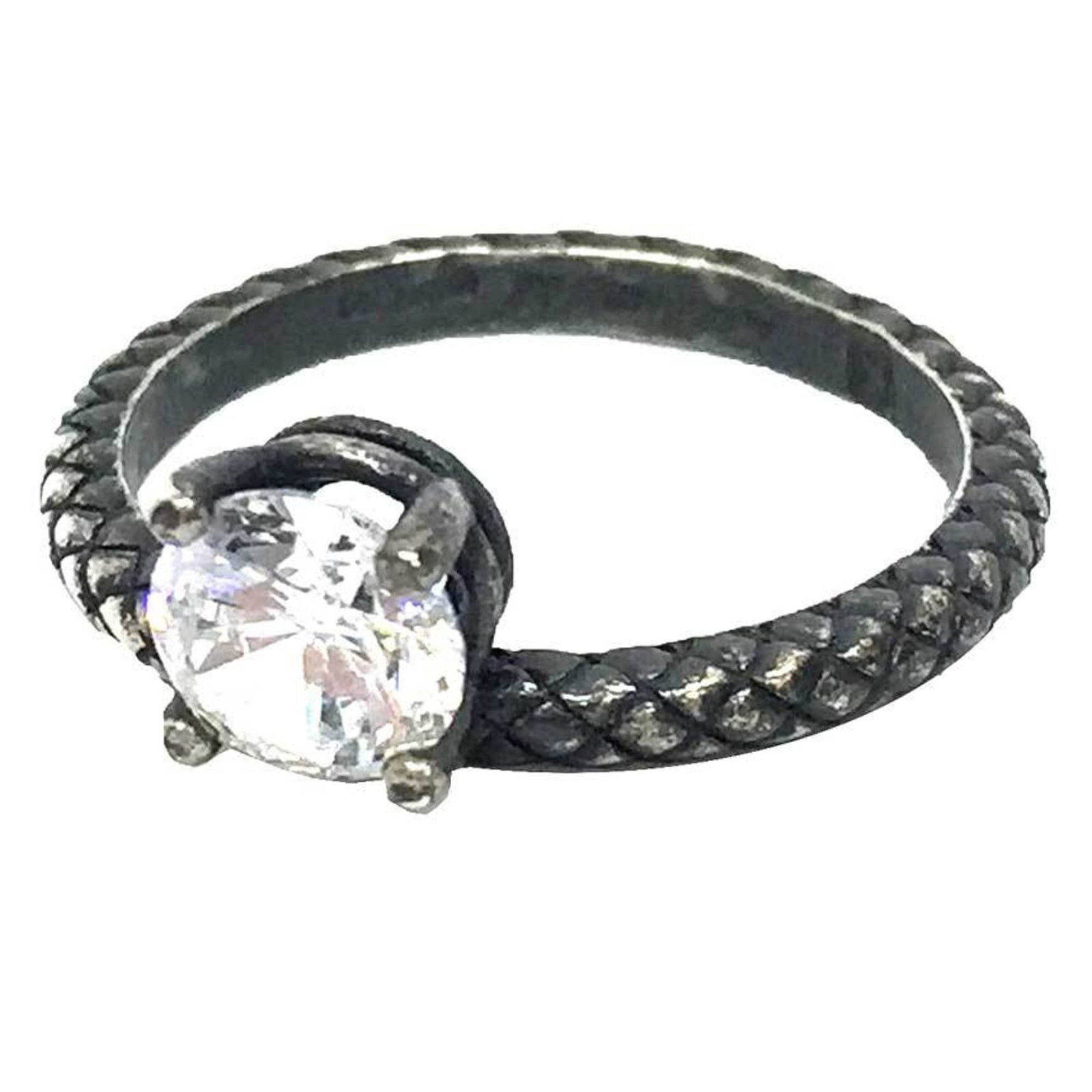 BOTTEGA VENETA Band Ring Silver 925: BOTTEGA VENETA Band Ring Silver 925 The Bottega Veneta Band Ring Silver 925 is a stunning piece of Italian design, crafted from high-quality silver 925. With its signature Intrecciato weave, this