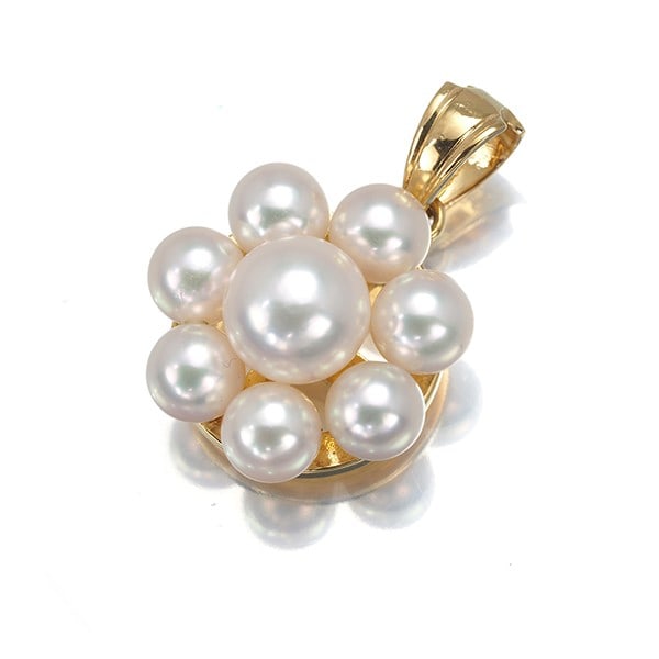 Tasaki Pendant Akoya Pearl 4.0-6.0Mm Flower 18K 750 Yellow Gold: Tasaki Pendant Akoya Pearl 4.0-6.0Mm Flower 18K 750 Yellow Gold Tasaki Pendant Akoya Pearl 4.0-6.0Mm Flower 18K 750 Yellow Gold is a delicate 18k yellow gold pendant featuring a cultured Akoya pearl i