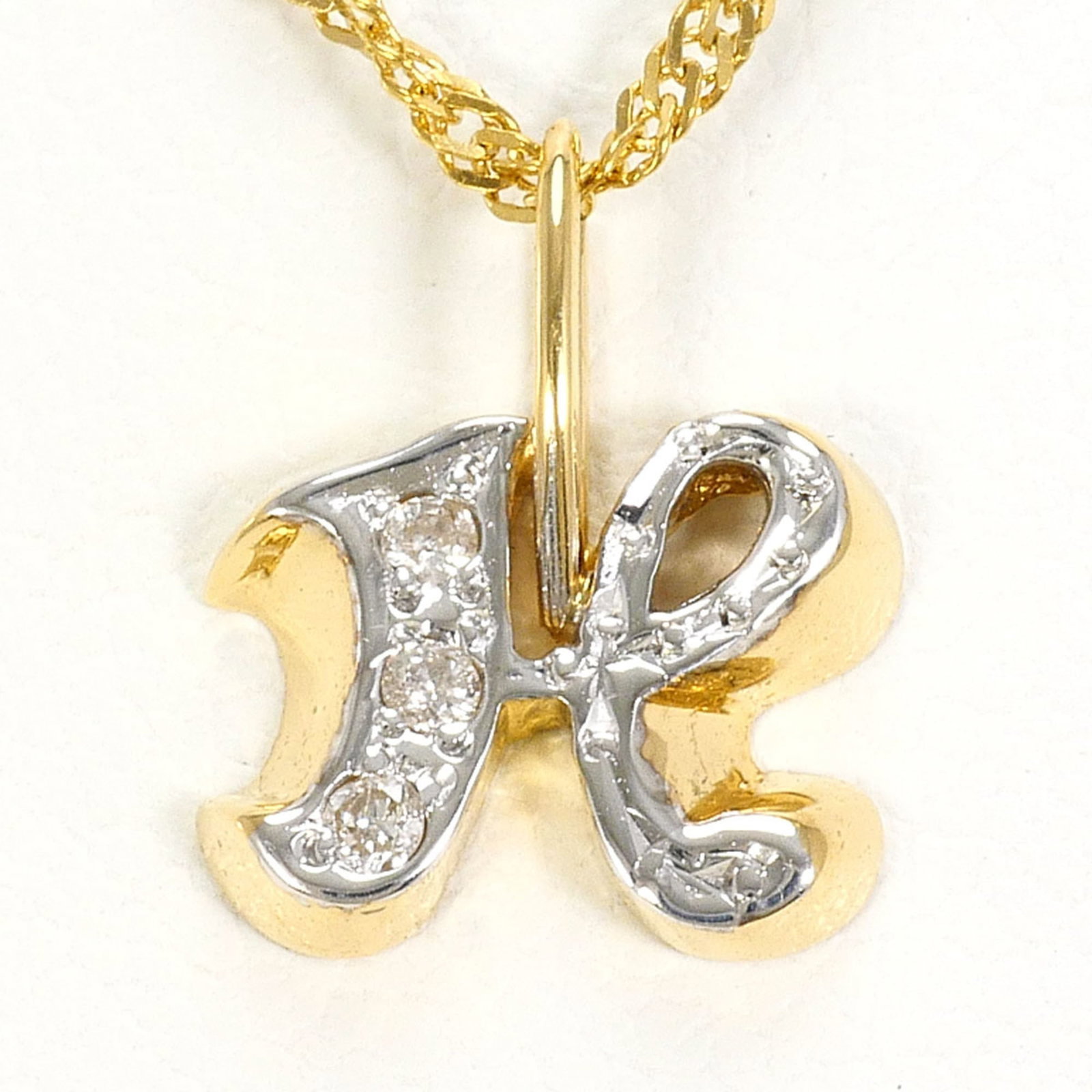 White Gold (18K) Yellow Gold (18K): White Gold (18K) Yellow Gold (18K) White gold and yellow gold combine in a beautiful 18K duo, adding a touch of elegance to any outfit. This stunning necklace features a 1.9g diamond pendant, set