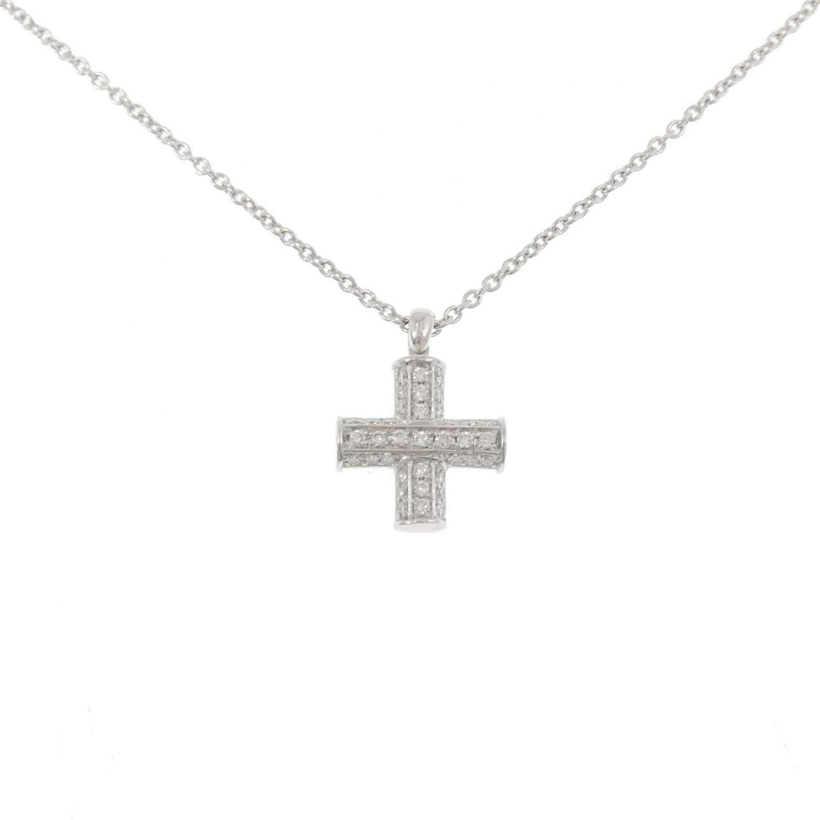 BVLGARI White Gold (18K): BVLGARI White Gold (18K) BVLGARI White Gold (18K) Necklace in Excellent Condition.This stunning BVLGARI necklace features a 21.3mm x 15.7mm white gold pendant adorned with a diamond, set against a 39 