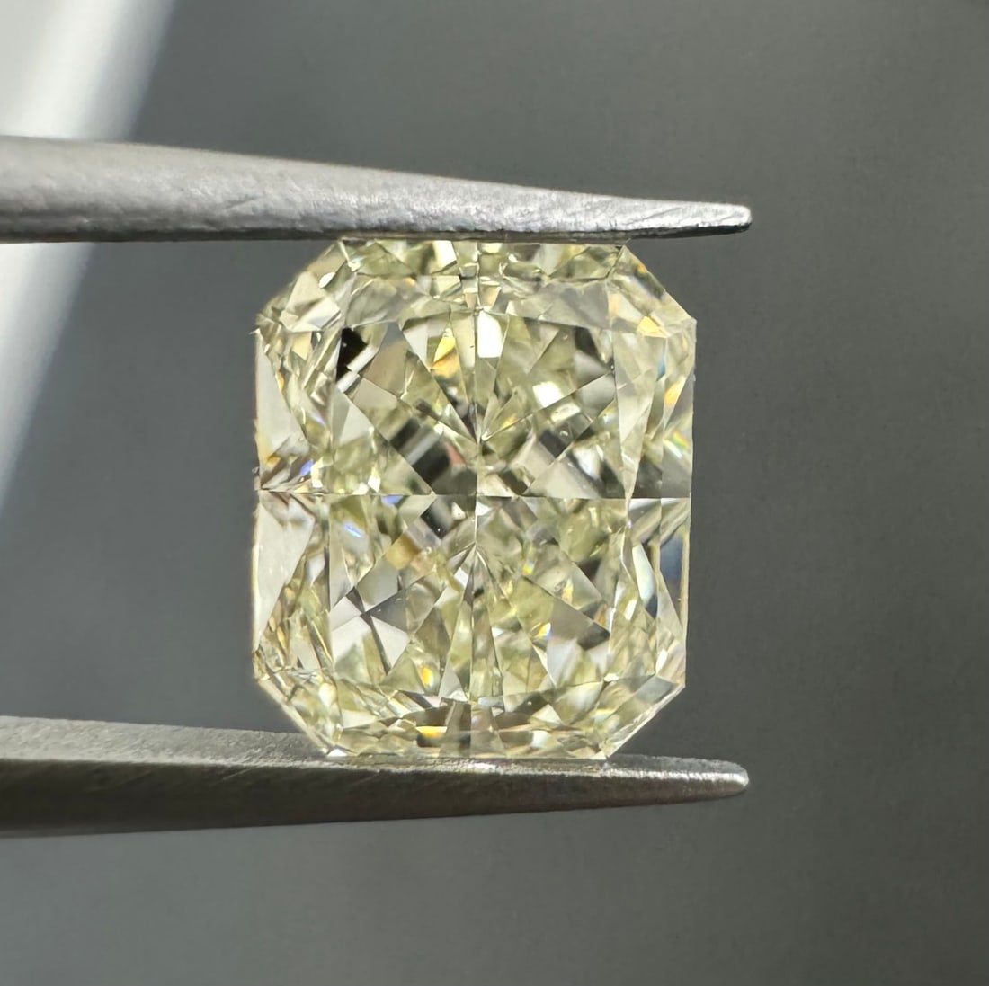 GIA Radiant 1.08ct N VVS1 - Loose Natural Diamond: GIA Radiant 1.08ct N VVS1 - Loose Natural Diamond GIA certification and EX polish set this 1.08ct N VVS1 diamond apart, showcasing exceptional clarity and brilliance. Measuring 6.28L x 5.26W x 3.51H,